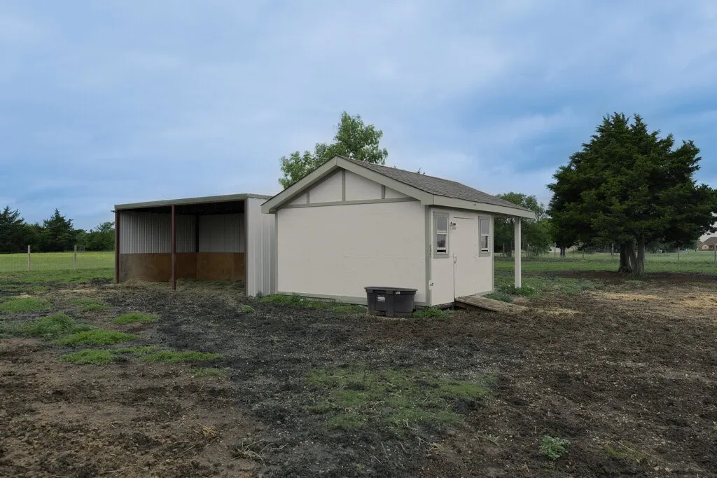 Single Family Residence For Sale in Ellis County , 339 Meadow Lane, Red Oak, Texas 75154, 2 Bedroom, 2 Bathroom, Garage spaces, 1,650 Sqft, built in 1994, Preowned, mls#21250541, Real Estate Agent in Red Oak, Homes For Sale in Ellis county, Homes For Sale in Red Oak, Realtor in Red Oak Texas, Real Estate Brokerage Independent Realty Texas, Luminita Cordes Realtor
