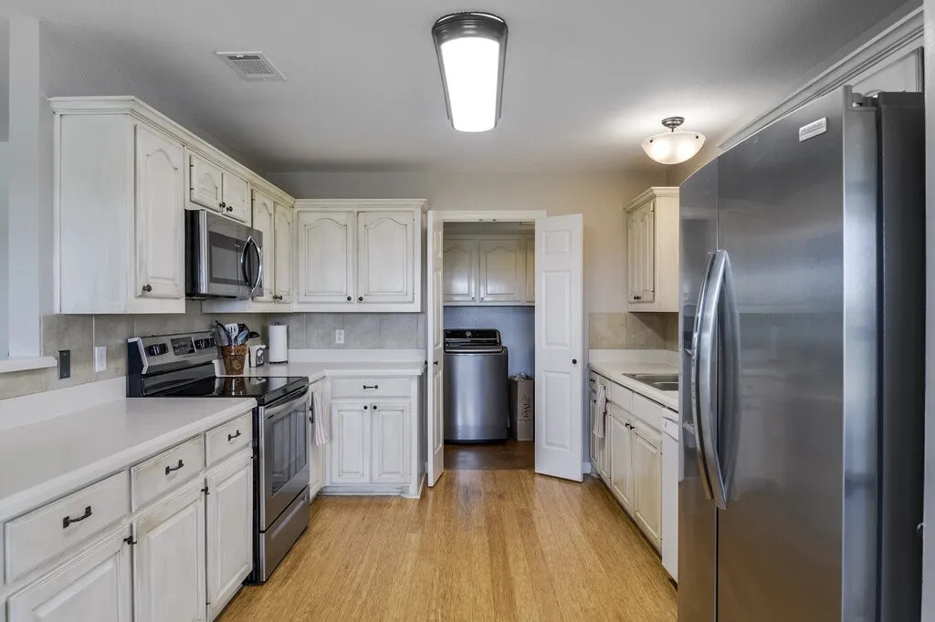 Single Family Residence For Sale in Ellis County , 339 Meadow Lane, Red Oak, Texas 75154, 2 Bedroom, 2 Bathroom, Garage spaces, 1,650 Sqft, built in 1994, Preowned, mls#21250541, Real Estate Agent in Red Oak, Homes For Sale in Ellis county, Homes For Sale in Red Oak, Realtor in Red Oak Texas, Real Estate Brokerage Independent Realty Texas, Luminita Cordes Realtor
