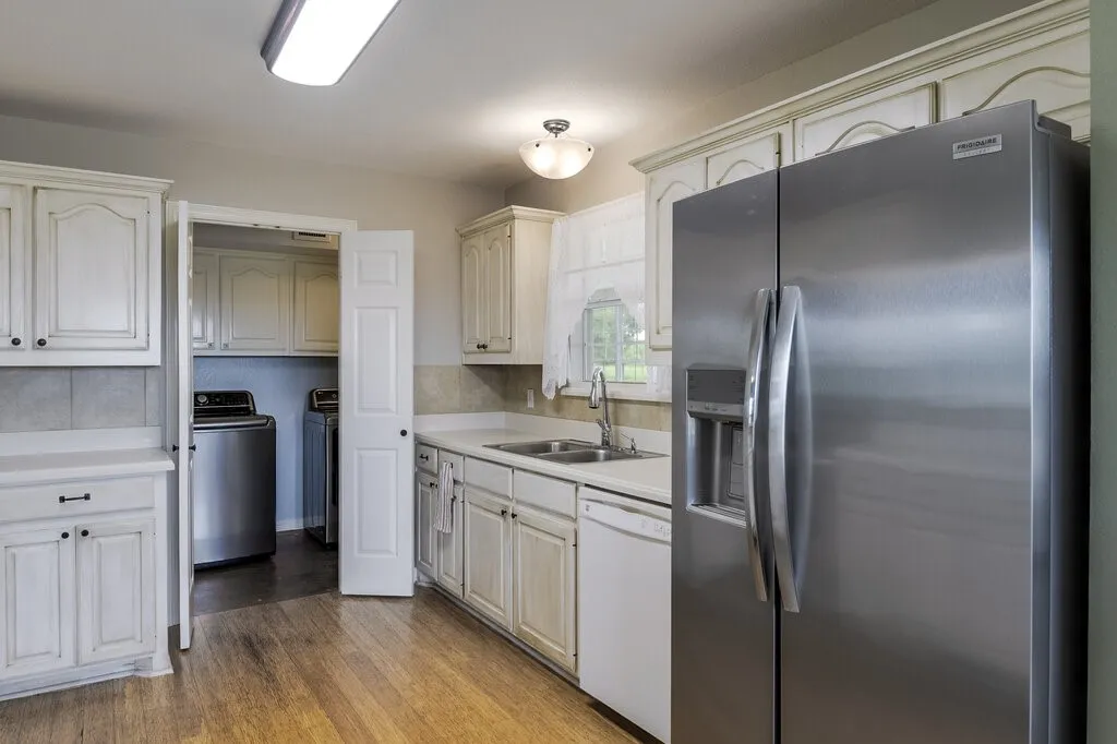 Single Family Residence For Sale in Ellis County , 339 Meadow Lane, Red Oak, Texas 75154, 2 Bedroom, 2 Bathroom, Garage spaces, 1,650 Sqft, built in 1994, Preowned, mls#21250541, Real Estate Agent in Red Oak, Homes For Sale in Ellis county, Homes For Sale in Red Oak, Realtor in Red Oak Texas, Real Estate Brokerage Independent Realty Texas, Luminita Cordes Realtor