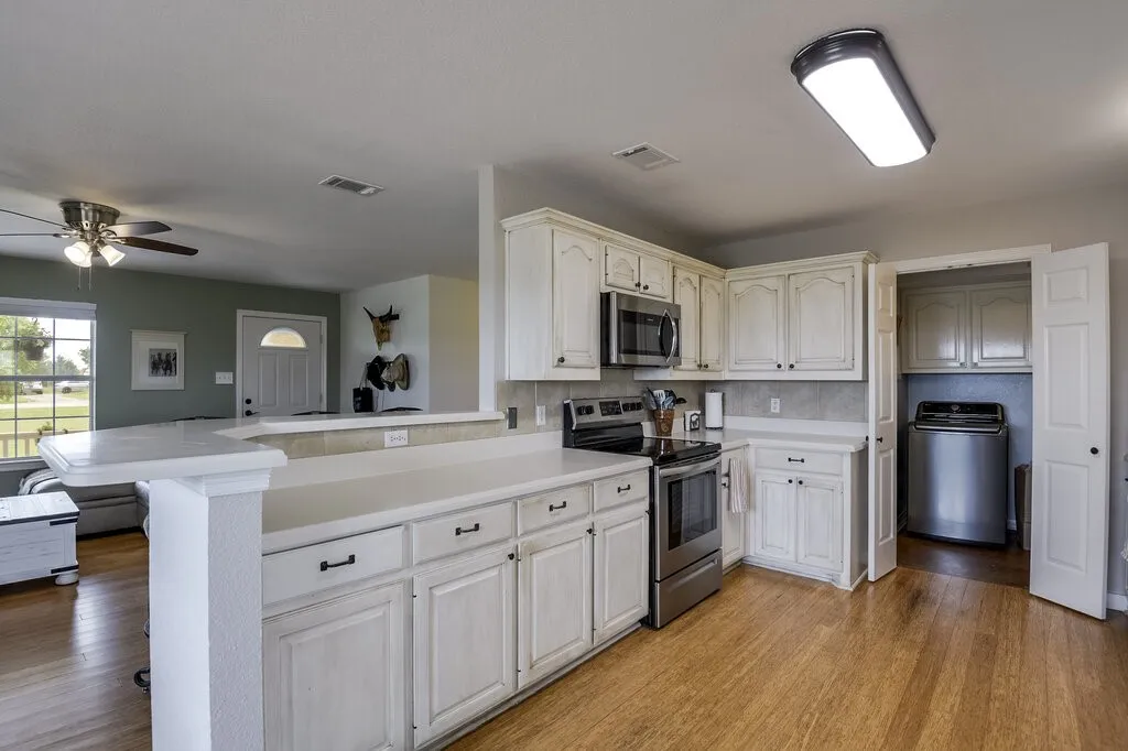 Single Family Residence For Sale in Ellis County , 339 Meadow Lane, Red Oak, Texas 75154, 2 Bedroom, 2 Bathroom, Garage spaces, 1,650 Sqft, built in 1994, Preowned, mls#21250541, Real Estate Agent in Red Oak, Homes For Sale in Ellis county, Homes For Sale in Red Oak, Realtor in Red Oak Texas, Real Estate Brokerage Independent Realty Texas, Luminita Cordes Realtor