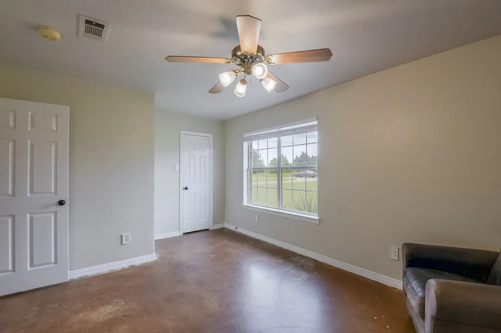 Single Family Residence For Sale in Ellis County , 339 Meadow Lane, Red Oak, Texas 75154, 2 Bedroom, 2 Bathroom, Garage spaces, 1,650 Sqft, built in 1994, Preowned, mls#21250541, Real Estate Agent in Red Oak, Homes For Sale in Ellis county, Homes For Sale in Red Oak, Realtor in Red Oak Texas, Real Estate Brokerage Independent Realty Texas, Luminita Cordes Realtor