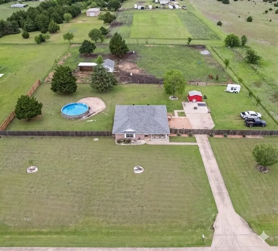 Single Family Residence For Sale in Ellis County , 339 Meadow Lane, Red Oak, Texas 75154, 2 Bedroom, 2 Bathroom, Garage spaces, 1,650 Sqft, built in 1994, Preowned, mls#21250541, Real Estate Agent in Red Oak, Homes For Sale in Ellis county, Homes For Sale in Red Oak, Realtor in Red Oak Texas, Real Estate Brokerage Independent Realty Texas, Luminita Cordes Realtor