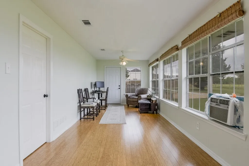 Single Family Residence For Sale in Ellis County , 339 Meadow Lane, Red Oak, Texas 75154, 2 Bedroom, 2 Bathroom, Garage spaces, 1,650 Sqft, built in 1994, Preowned, mls#21250541, Real Estate Agent in Red Oak, Homes For Sale in Ellis county, Homes For Sale in Red Oak, Realtor in Red Oak Texas, Real Estate Brokerage Independent Realty Texas, Luminita Cordes Realtor
