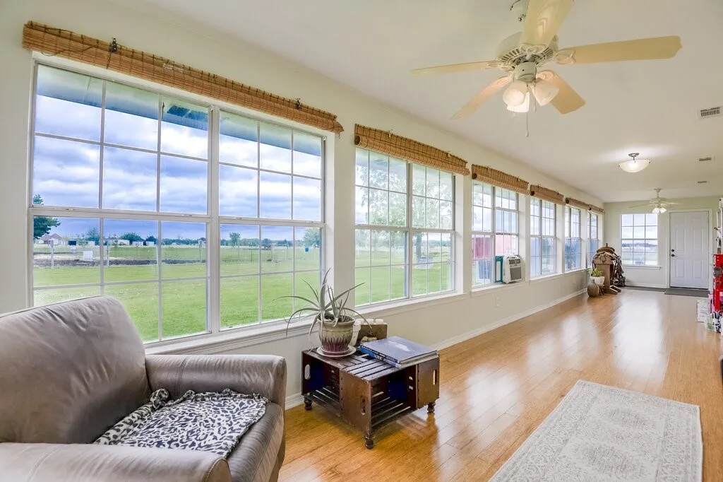 Single Family Residence For Sale in Ellis County , 339 Meadow Lane, Red Oak, Texas 75154, 2 Bedroom, 2 Bathroom, Garage spaces, 1,650 Sqft, built in 1994, Preowned, mls#21250541, Real Estate Agent in Red Oak, Homes For Sale in Ellis county, Homes For Sale in Red Oak, Realtor in Red Oak Texas, Real Estate Brokerage Independent Realty Texas, Luminita Cordes Realtor