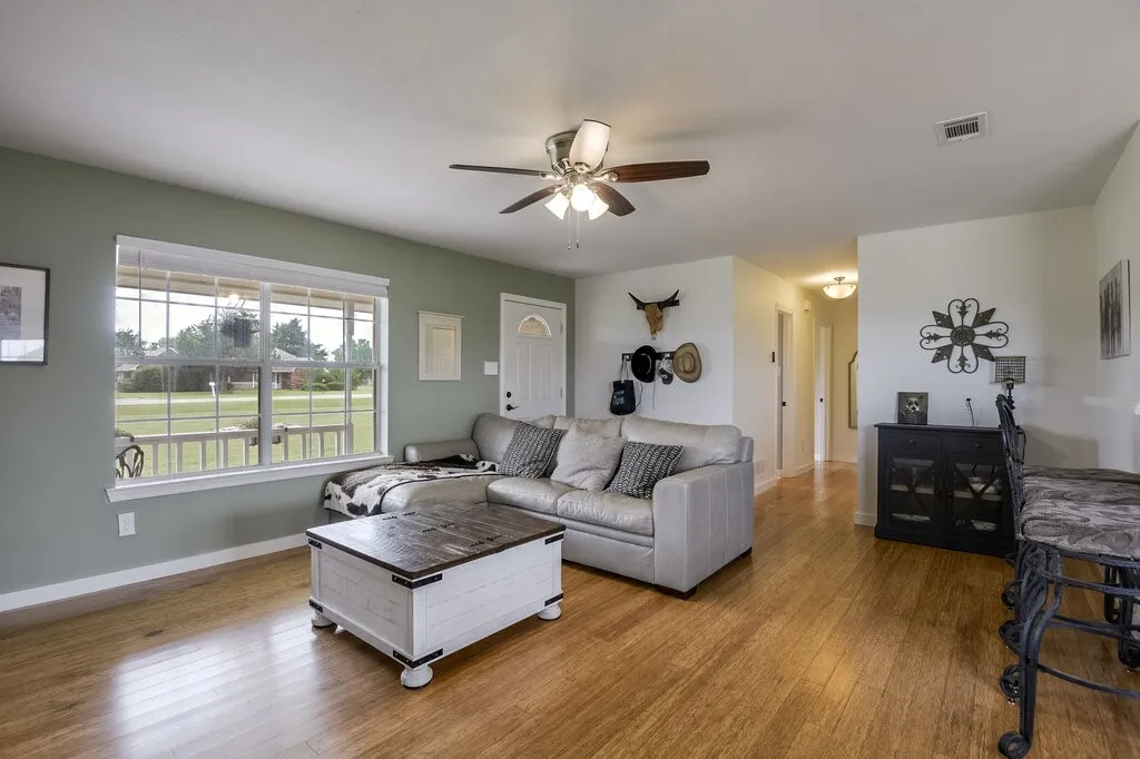 Single Family Residence For Sale in Ellis County , 339 Meadow Lane, Red Oak, Texas 75154, 2 Bedroom, 2 Bathroom, Garage spaces, 1,650 Sqft, built in 1994, Preowned, mls#21250541, Real Estate Agent in Red Oak, Homes For Sale in Ellis county, Homes For Sale in Red Oak, Realtor in Red Oak Texas, Real Estate Brokerage Independent Realty Texas, Luminita Cordes Realtor
