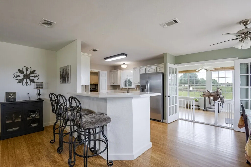 Single Family Residence For Sale in Ellis County , 339 Meadow Lane, Red Oak, Texas 75154, 2 Bedroom, 2 Bathroom, Garage spaces, 1,650 Sqft, built in 1994, Preowned, mls#21250541, Real Estate Agent in Red Oak, Homes For Sale in Ellis county, Homes For Sale in Red Oak, Realtor in Red Oak Texas, Real Estate Brokerage Independent Realty Texas, Luminita Cordes Realtor