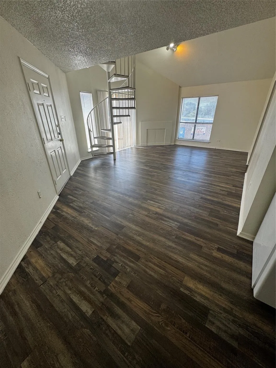 Apartment For Rent in Dallas County , 3536 Buckingham 421, Garland, Texas 75042, 3 Bedroom, 2 Bathroom, Garage spaces, 1,220 Sqft, built in 1983, mls#21250558, Real Estate Agent in Garland, Homes For Rent in Dallas county, Homes For Rent in Garland, Realtor in Garland Texas, Real Estate Brokerage Independent Realty Texas, Luminita Cordes Realtor
