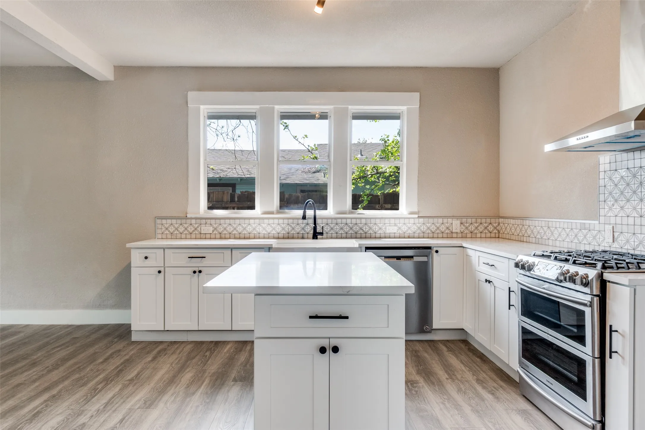 Single Family Residence For Rent in Dallas County , 1247 Georgia Avenue, Dallas, Texas 75216, 3 Bedrooms, 2 Bathrooms, Garage spaces, 1,442 Sqft, built in 1914, Preowned, Price $2,100, mls#21250468, Real Estate Agent in Dallas, Homes For Rent in Dallas county, Homes For Rent in Dallas, Realtor in Dallas Texas, Real Estate Brokerage Independent Realty Texas, Luminita Cordes Realtor