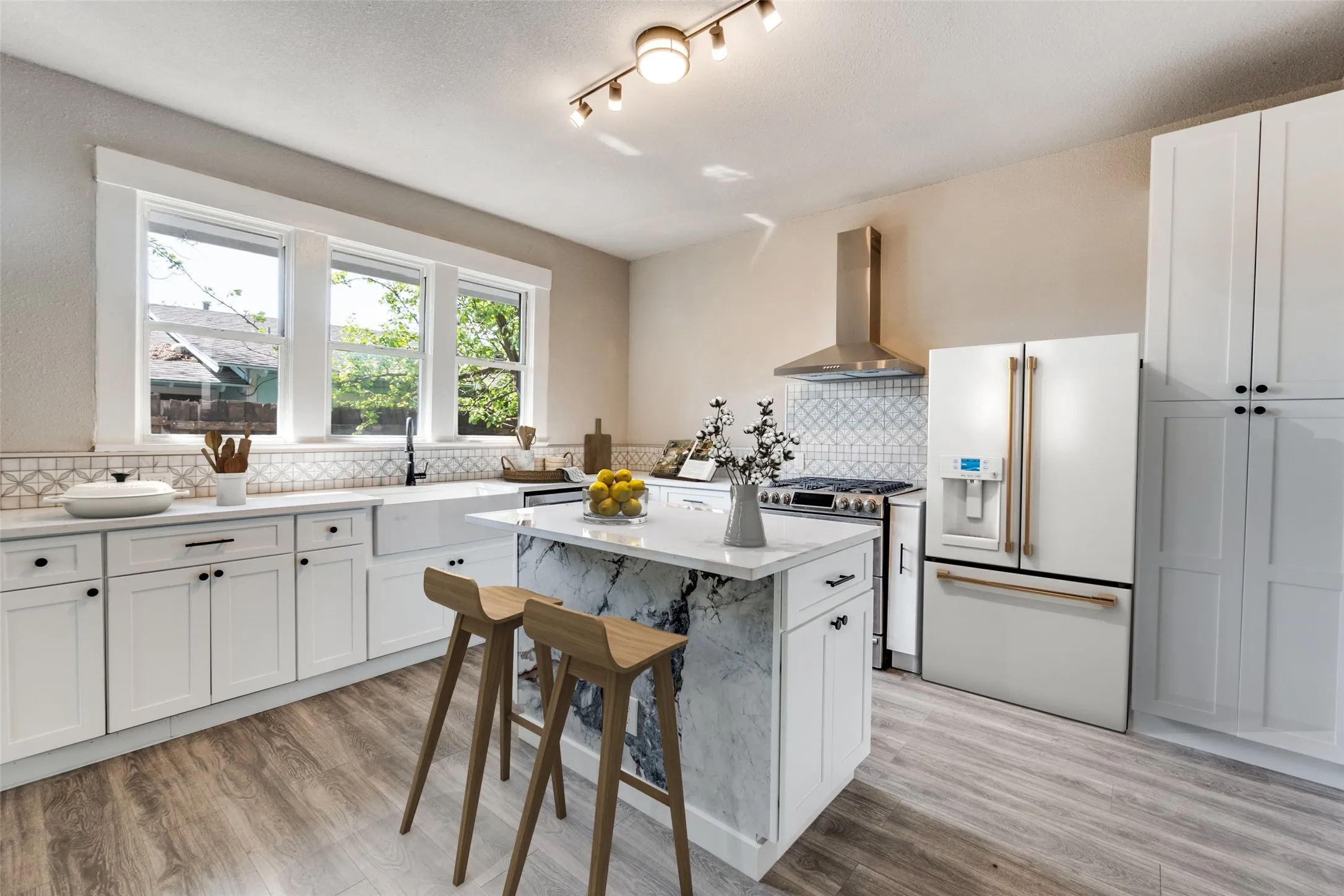 Single Family Residence For Rent in Dallas County , 1247 Georgia Avenue, Dallas, Texas 75216, 3 Bedrooms, 2 Bathrooms, Garage spaces, 1,442 Sqft, built in 1914, Preowned, Price $2,100, mls#21250468, Real Estate Agent in Dallas, Homes For Rent in Dallas county, Homes For Rent in Dallas, Realtor in Dallas Texas, Real Estate Brokerage Independent Realty Texas, Luminita Cordes Realtor