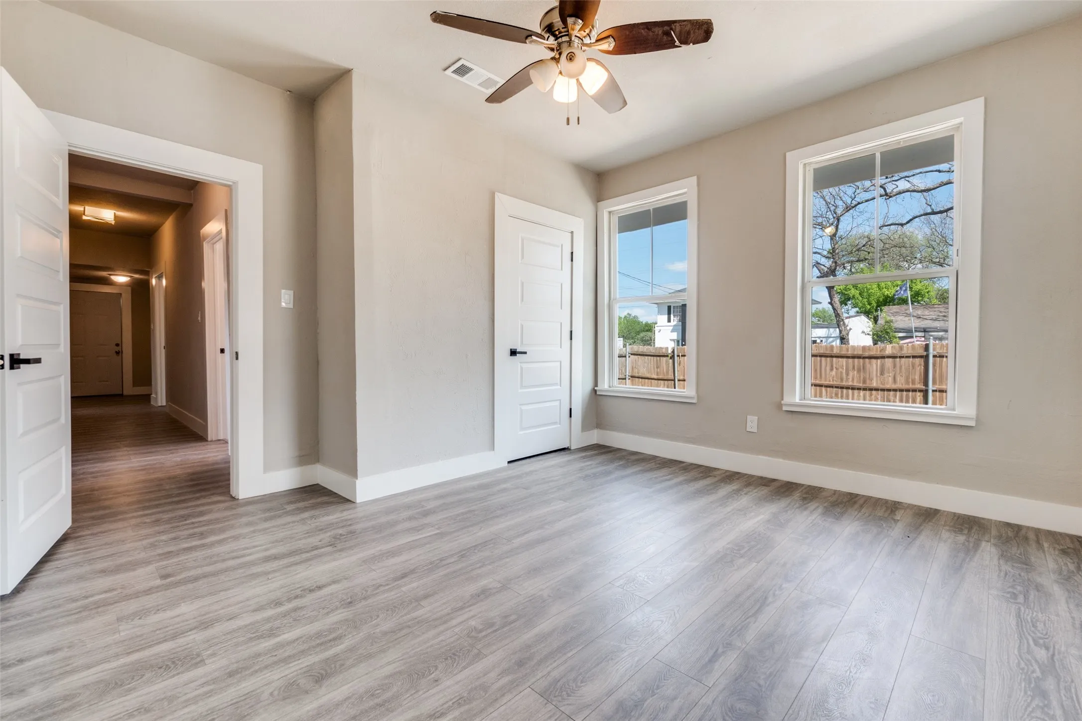 Single Family Residence For Rent in Dallas County , 1247 Georgia Avenue, Dallas, Texas 75216, 3 Bedrooms, 2 Bathrooms, Garage spaces, 1,442 Sqft, built in 1914, Preowned, Price $2,100, mls#21250468, Real Estate Agent in Dallas, Homes For Rent in Dallas county, Homes For Rent in Dallas, Realtor in Dallas Texas, Real Estate Brokerage Independent Realty Texas, Luminita Cordes Realtor