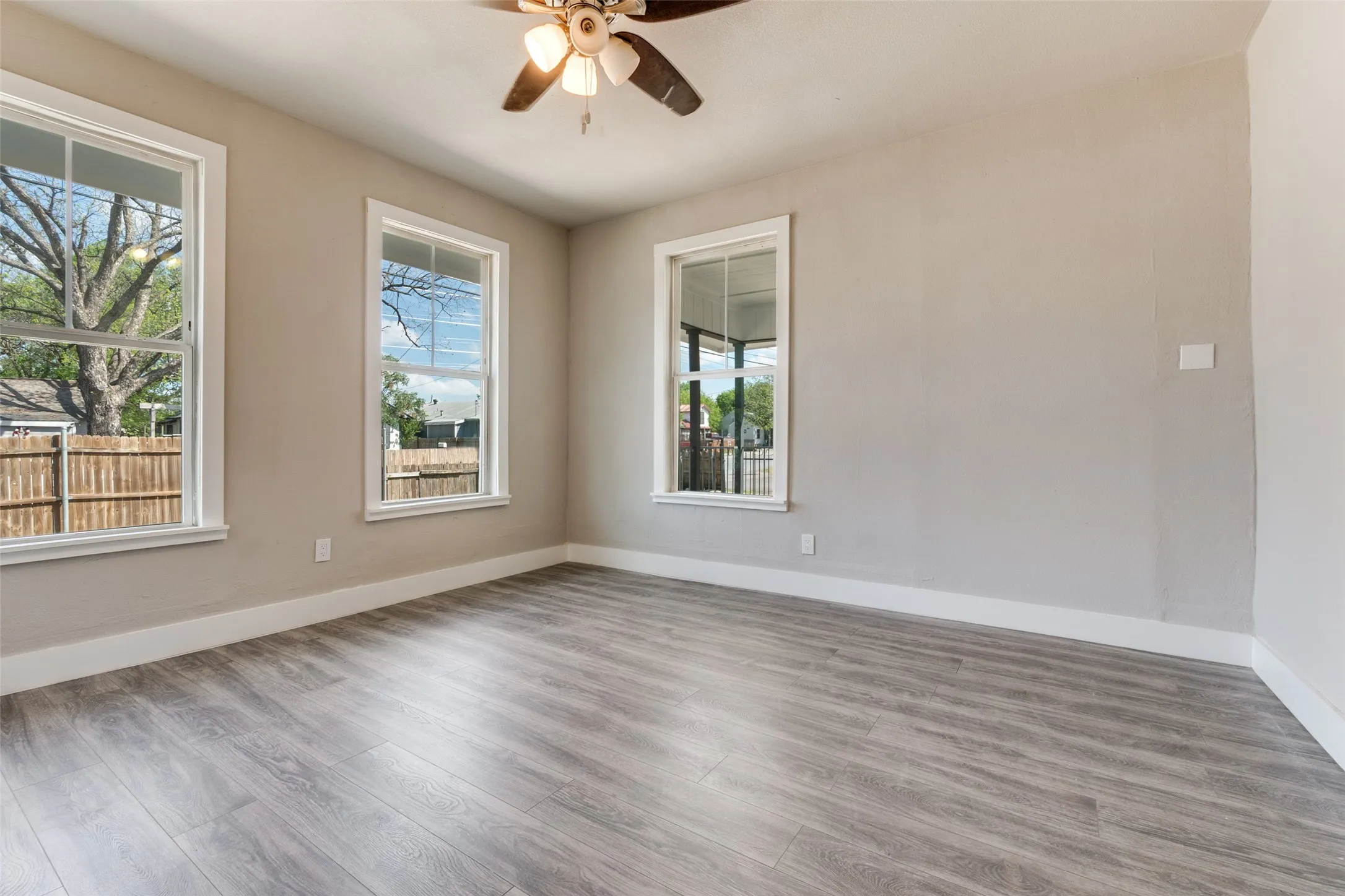 Single Family Residence For Rent in Dallas County , 1247 Georgia Avenue, Dallas, Texas 75216, 3 Bedrooms, 2 Bathrooms, Garage spaces, 1,442 Sqft, built in 1914, Preowned, Price $2,100, mls#21250468, Real Estate Agent in Dallas, Homes For Rent in Dallas county, Homes For Rent in Dallas, Realtor in Dallas Texas, Real Estate Brokerage Independent Realty Texas, Luminita Cordes Realtor