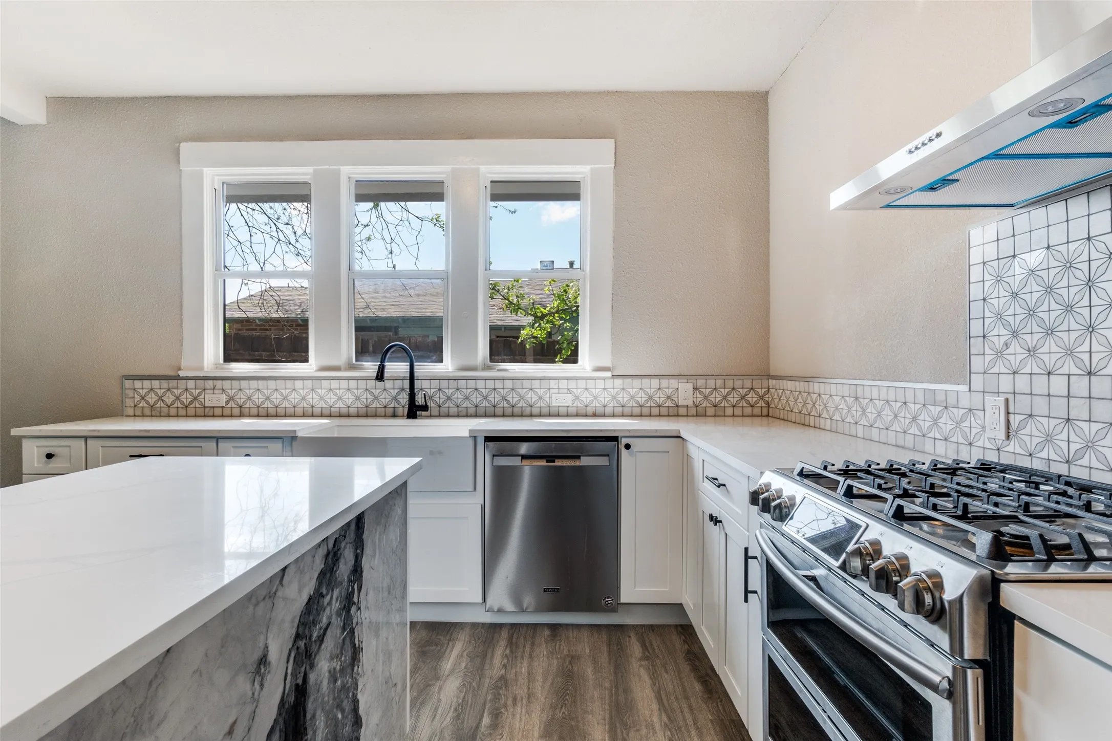 Single Family Residence For Rent in Dallas County , 1247 Georgia Avenue, Dallas, Texas 75216, 3 Bedrooms, 2 Bathrooms, Garage spaces, 1,442 Sqft, built in 1914, Preowned, Price $2,100, mls#21250468, Real Estate Agent in Dallas, Homes For Rent in Dallas county, Homes For Rent in Dallas, Realtor in Dallas Texas, Real Estate Brokerage Independent Realty Texas, Luminita Cordes Realtor