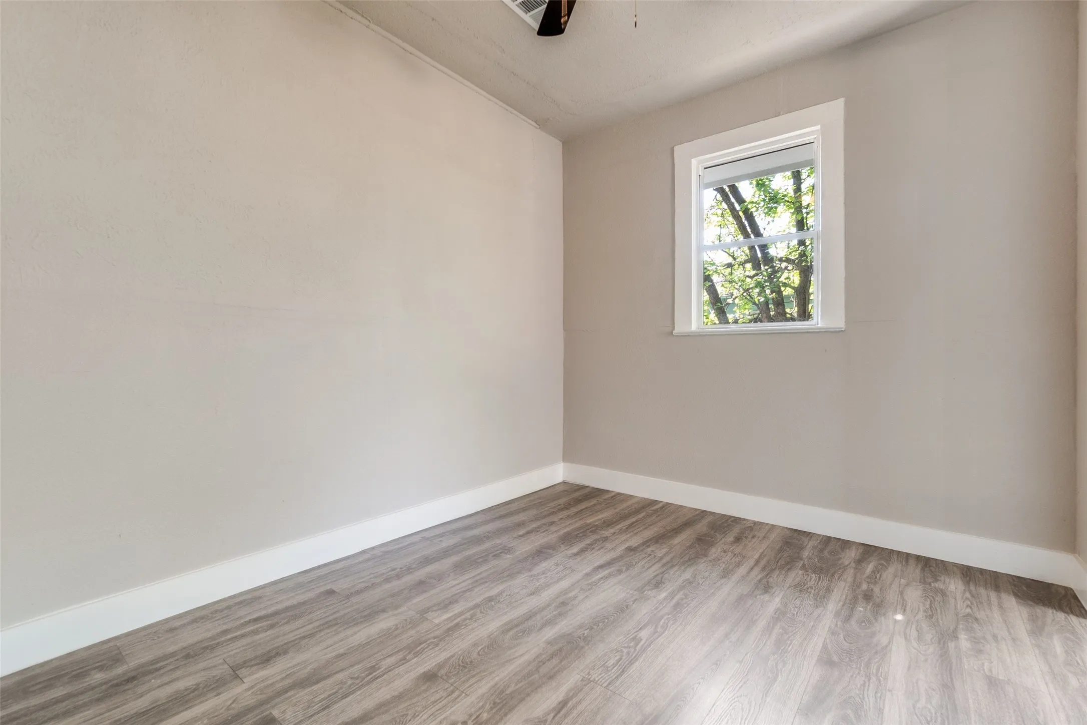 Single Family Residence For Rent in Dallas County , 1247 Georgia Avenue, Dallas, Texas 75216, 3 Bedrooms, 2 Bathrooms, Garage spaces, 1,442 Sqft, built in 1914, Preowned, Price $2,100, mls#21250468, Real Estate Agent in Dallas, Homes For Rent in Dallas county, Homes For Rent in Dallas, Realtor in Dallas Texas, Real Estate Brokerage Independent Realty Texas, Luminita Cordes Realtor