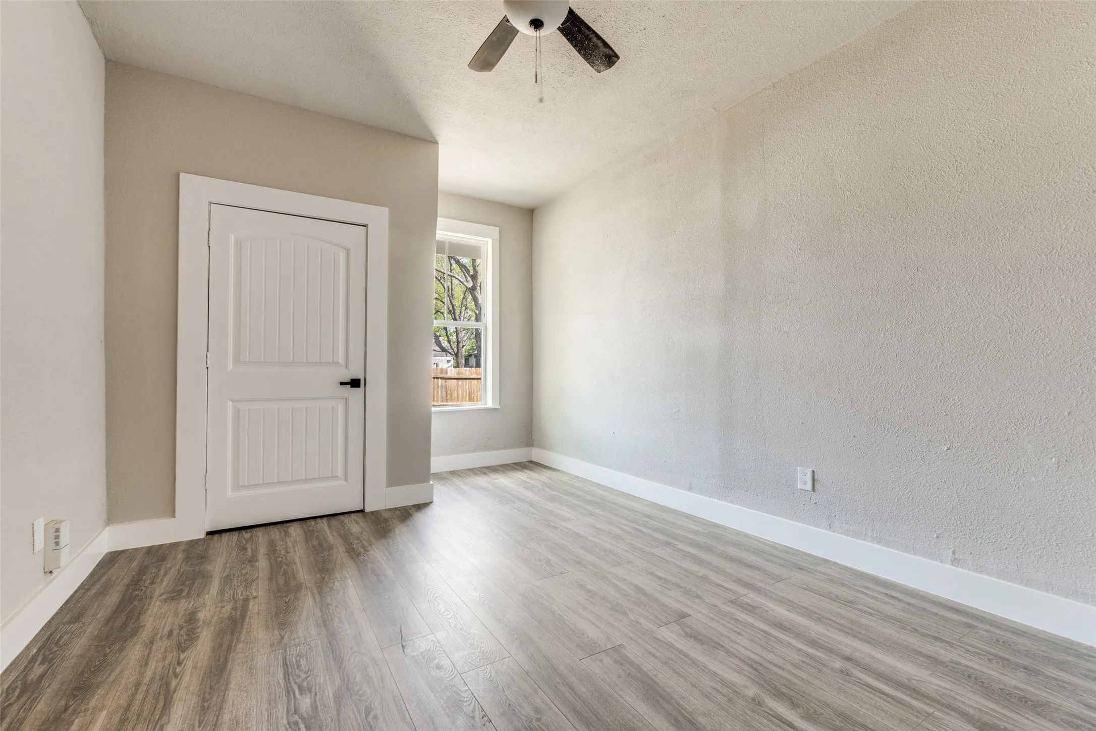 Single Family Residence For Rent in Dallas County , 1247 Georgia Avenue, Dallas, Texas 75216, 3 Bedrooms, 2 Bathrooms, Garage spaces, 1,442 Sqft, built in 1914, Preowned, Price $2,100, mls#21250468, Real Estate Agent in Dallas, Homes For Rent in Dallas county, Homes For Rent in Dallas, Realtor in Dallas Texas, Real Estate Brokerage Independent Realty Texas, Luminita Cordes Realtor