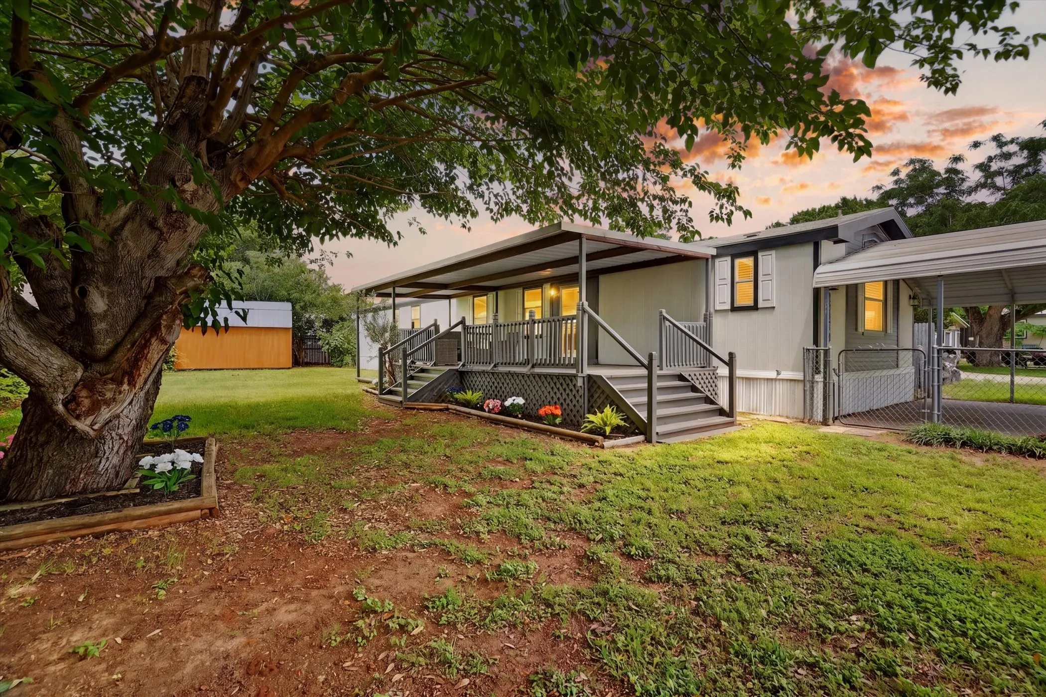 Mobile Home For Sale in Hood County , 4434 Wildwood Circle, Granbury, Texas 76049, 3 Bedroom, 2 Bathroom, Garage spaces, 1,330 Sqft, built in 2000, Preowned, mls#21248513, Real Estate Agent in Granbury, Homes For Sale in Hood county, Homes For Sale in Granbury, Realtor in Granbury Texas, Real Estate Brokerage Independent Realty Texas, Luminita Cordes Realtor
