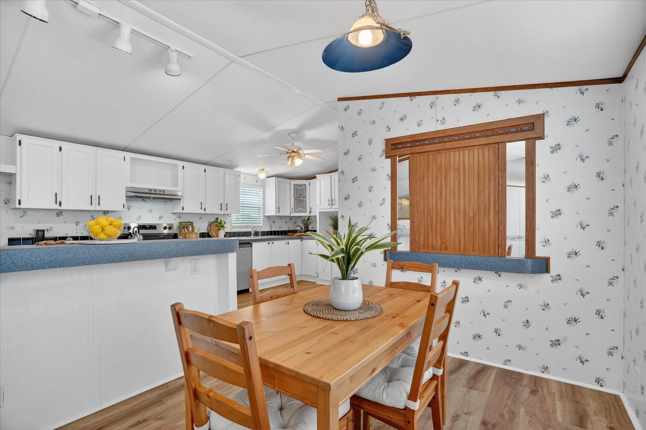 Mobile Home For Sale in Hood County , 4434 Wildwood Circle, Granbury, Texas 76049, 3 Bedroom, 2 Bathroom, Garage spaces, 1,330 Sqft, built in 2000, Preowned, mls#21248513, Real Estate Agent in Granbury, Homes For Sale in Hood county, Homes For Sale in Granbury, Realtor in Granbury Texas, Real Estate Brokerage Independent Realty Texas, Luminita Cordes Realtor