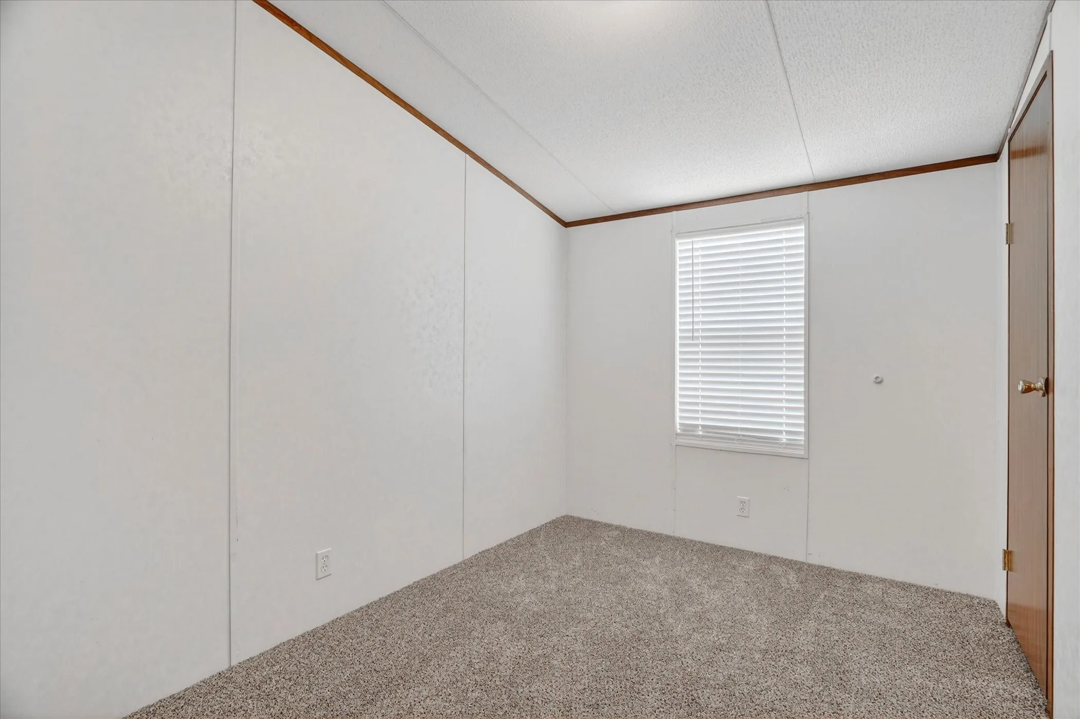 Mobile Home For Sale in Hood County , 4434 Wildwood Circle, Granbury, Texas 76049, 3 Bedroom, 2 Bathroom, Garage spaces, 1,330 Sqft, built in 2000, Preowned, mls#21248513, Real Estate Agent in Granbury, Homes For Sale in Hood county, Homes For Sale in Granbury, Realtor in Granbury Texas, Real Estate Brokerage Independent Realty Texas, Luminita Cordes Realtor