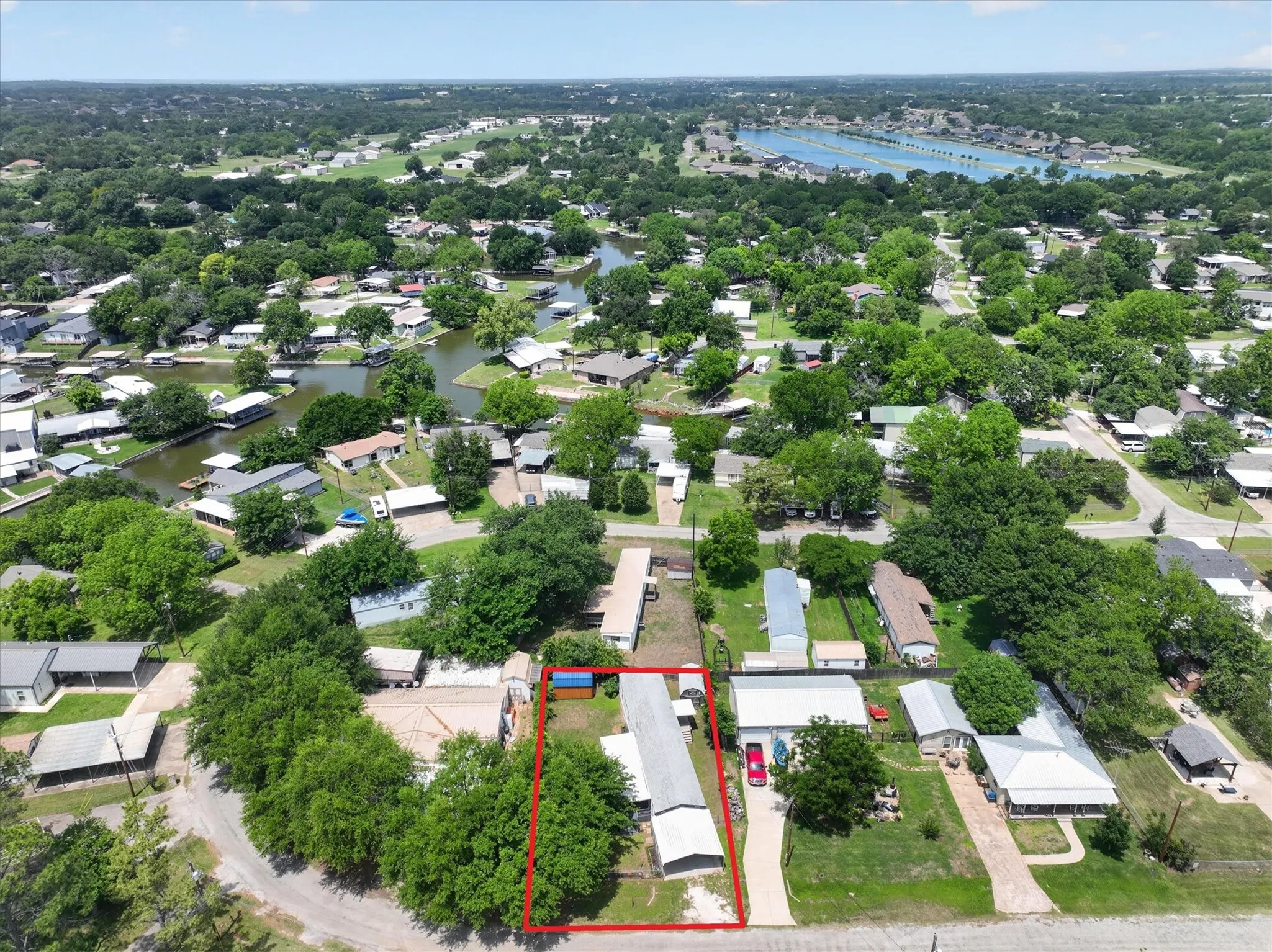 Mobile Home For Sale in Hood County , 4434 Wildwood Circle, Granbury, Texas 76049, 3 Bedroom, 2 Bathroom, Garage spaces, 1,330 Sqft, built in 2000, Preowned, mls#21248513, Real Estate Agent in Granbury, Homes For Sale in Hood county, Homes For Sale in Granbury, Realtor in Granbury Texas, Real Estate Brokerage Independent Realty Texas, Luminita Cordes Realtor