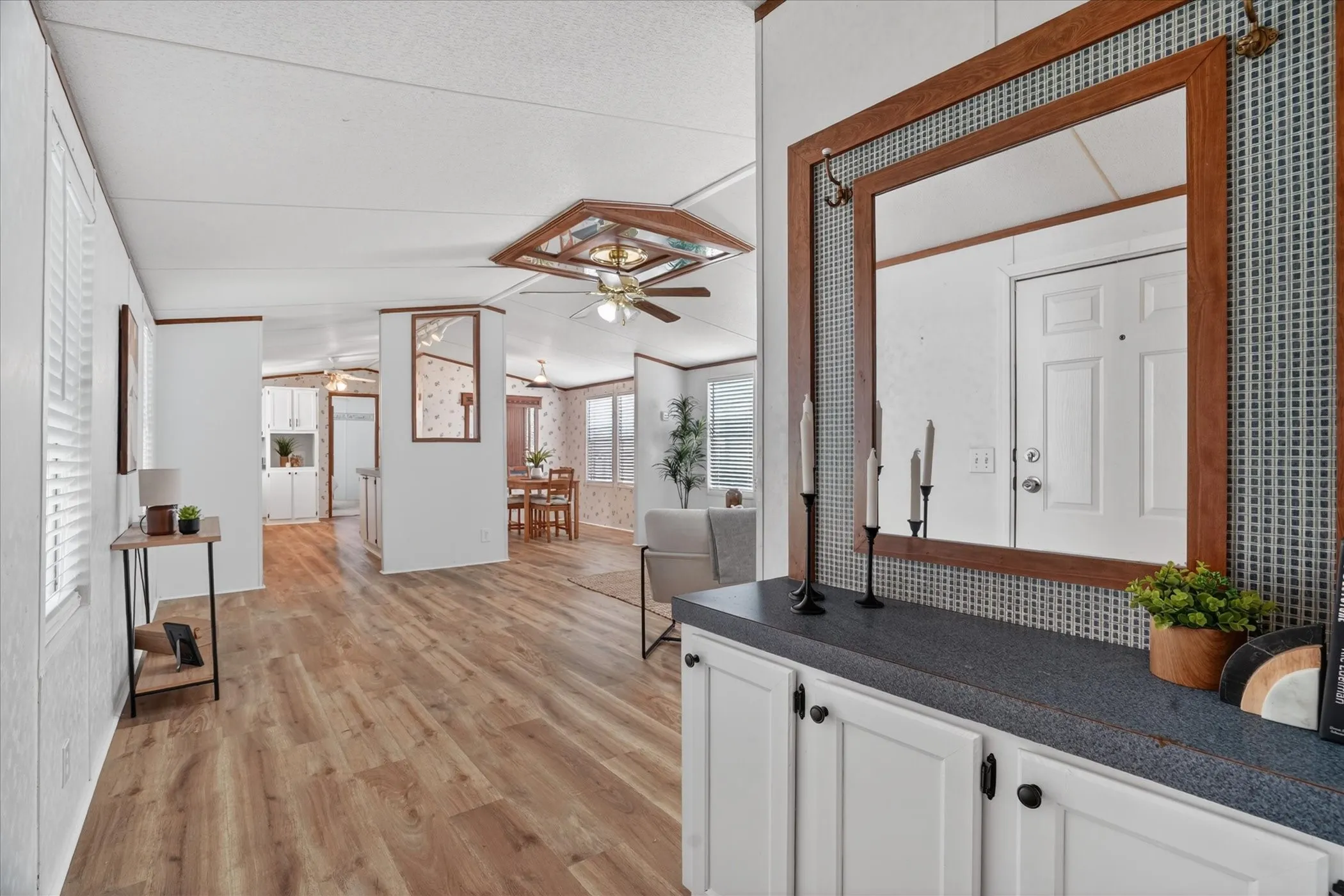 Mobile Home For Sale in Hood County , 4434 Wildwood Circle, Granbury, Texas 76049, 3 Bedroom, 2 Bathroom, Garage spaces, 1,330 Sqft, built in 2000, Preowned, mls#21248513, Real Estate Agent in Granbury, Homes For Sale in Hood county, Homes For Sale in Granbury, Realtor in Granbury Texas, Real Estate Brokerage Independent Realty Texas, Luminita Cordes Realtor