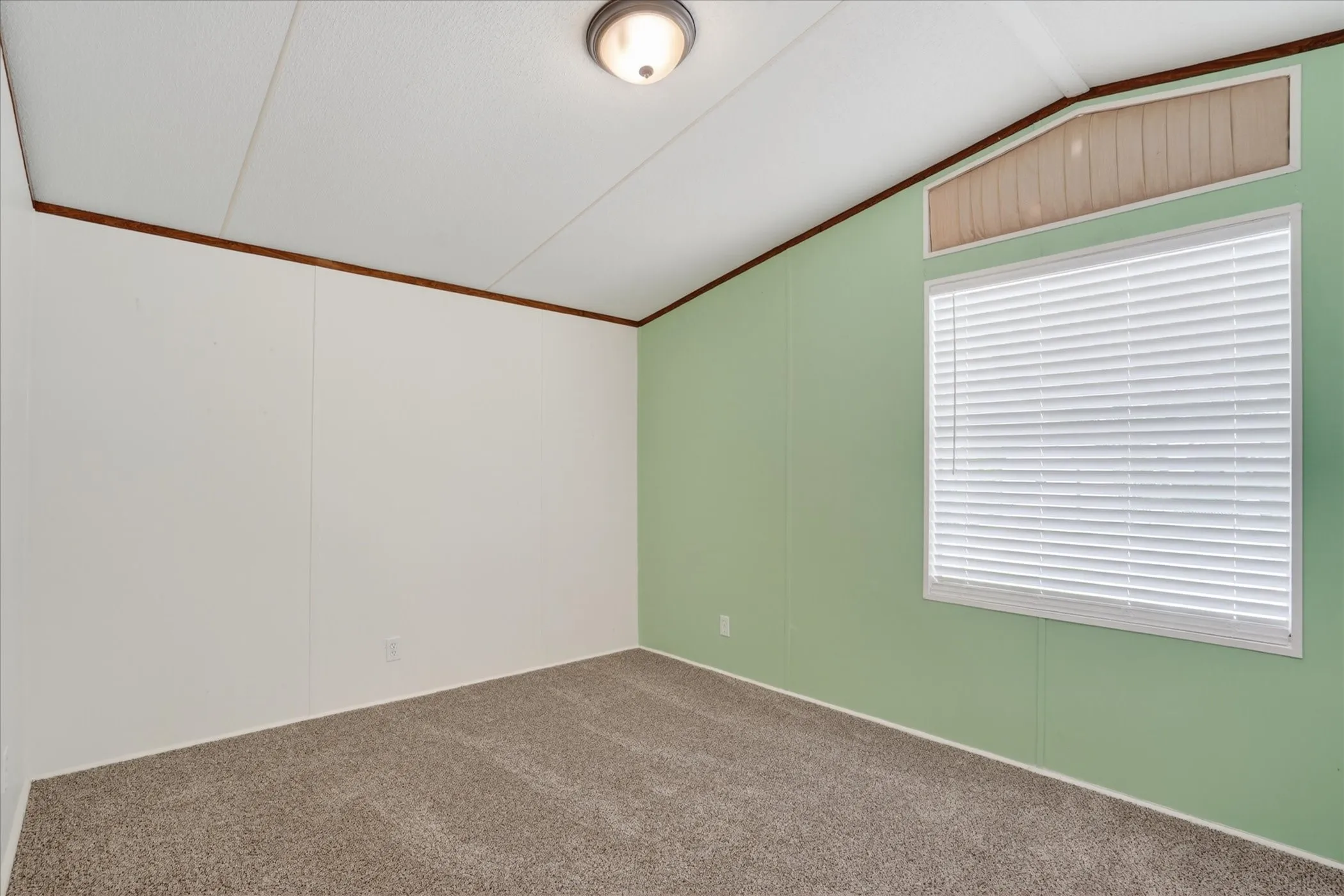 Mobile Home For Sale in Hood County , 4434 Wildwood Circle, Granbury, Texas 76049, 3 Bedroom, 2 Bathroom, Garage spaces, 1,330 Sqft, built in 2000, Preowned, mls#21248513, Real Estate Agent in Granbury, Homes For Sale in Hood county, Homes For Sale in Granbury, Realtor in Granbury Texas, Real Estate Brokerage Independent Realty Texas, Luminita Cordes Realtor