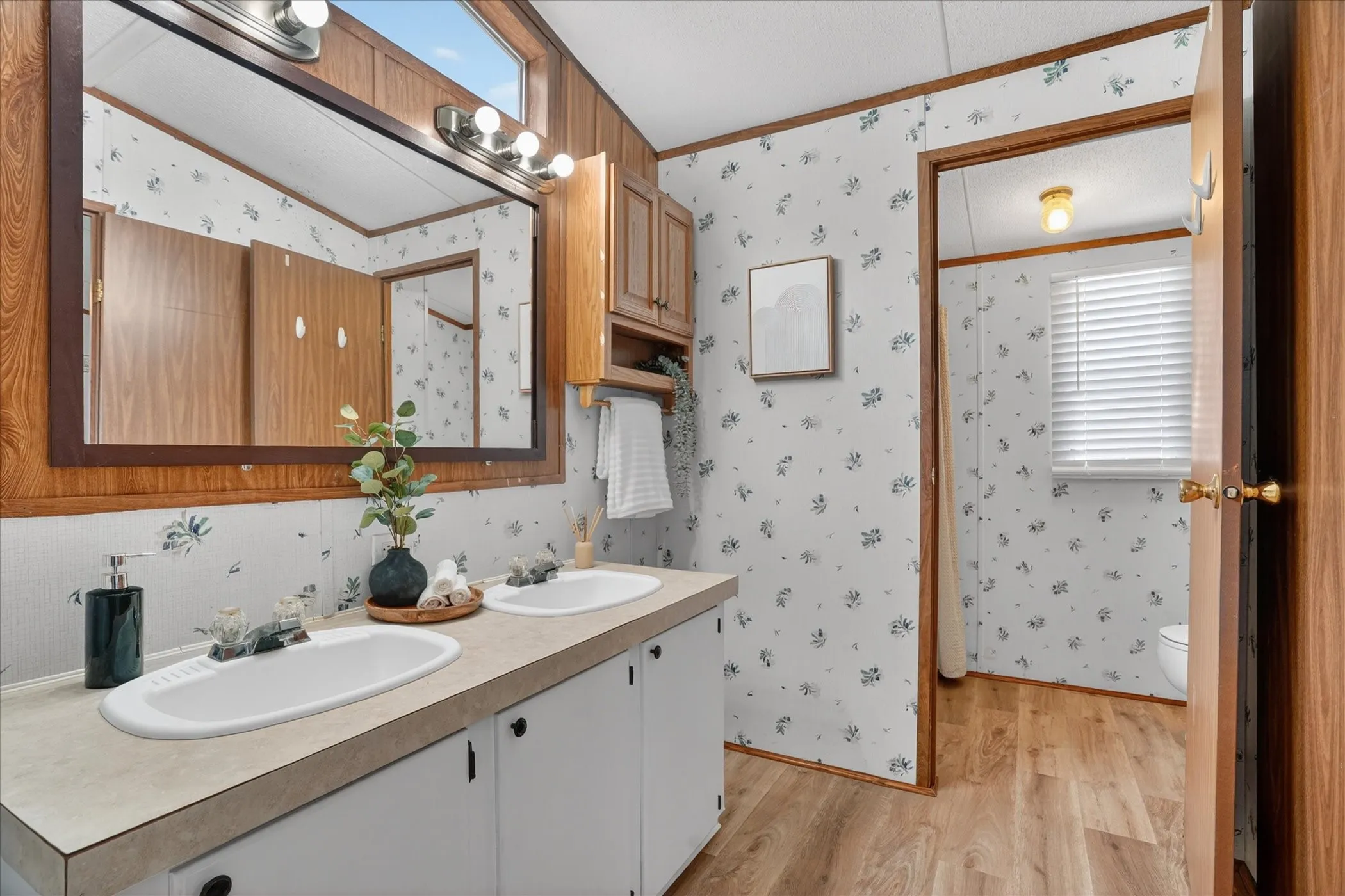 Mobile Home For Sale in Hood County , 4434 Wildwood Circle, Granbury, Texas 76049, 3 Bedroom, 2 Bathroom, Garage spaces, 1,330 Sqft, built in 2000, Preowned, mls#21248513, Real Estate Agent in Granbury, Homes For Sale in Hood county, Homes For Sale in Granbury, Realtor in Granbury Texas, Real Estate Brokerage Independent Realty Texas, Luminita Cordes Realtor