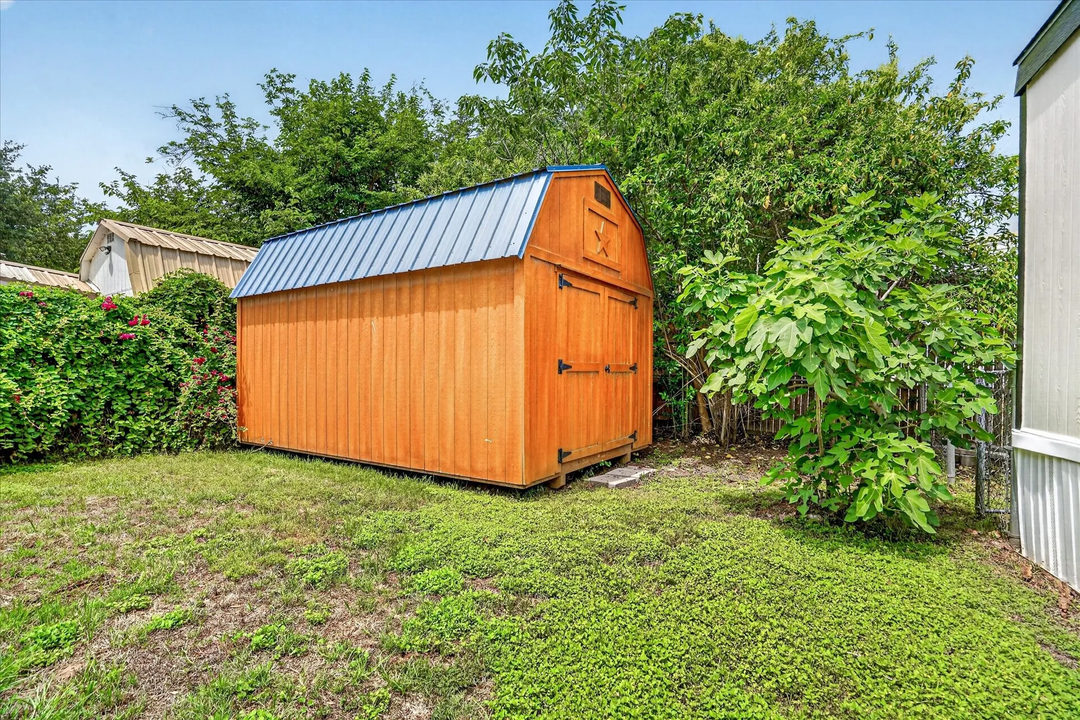 Mobile Home For Sale in Hood County , 4434 Wildwood Circle, Granbury, Texas 76049, 3 Bedroom, 2 Bathroom, Garage spaces, 1,330 Sqft, built in 2000, Preowned, mls#21248513, Real Estate Agent in Granbury, Homes For Sale in Hood county, Homes For Sale in Granbury, Realtor in Granbury Texas, Real Estate Brokerage Independent Realty Texas, Luminita Cordes Realtor