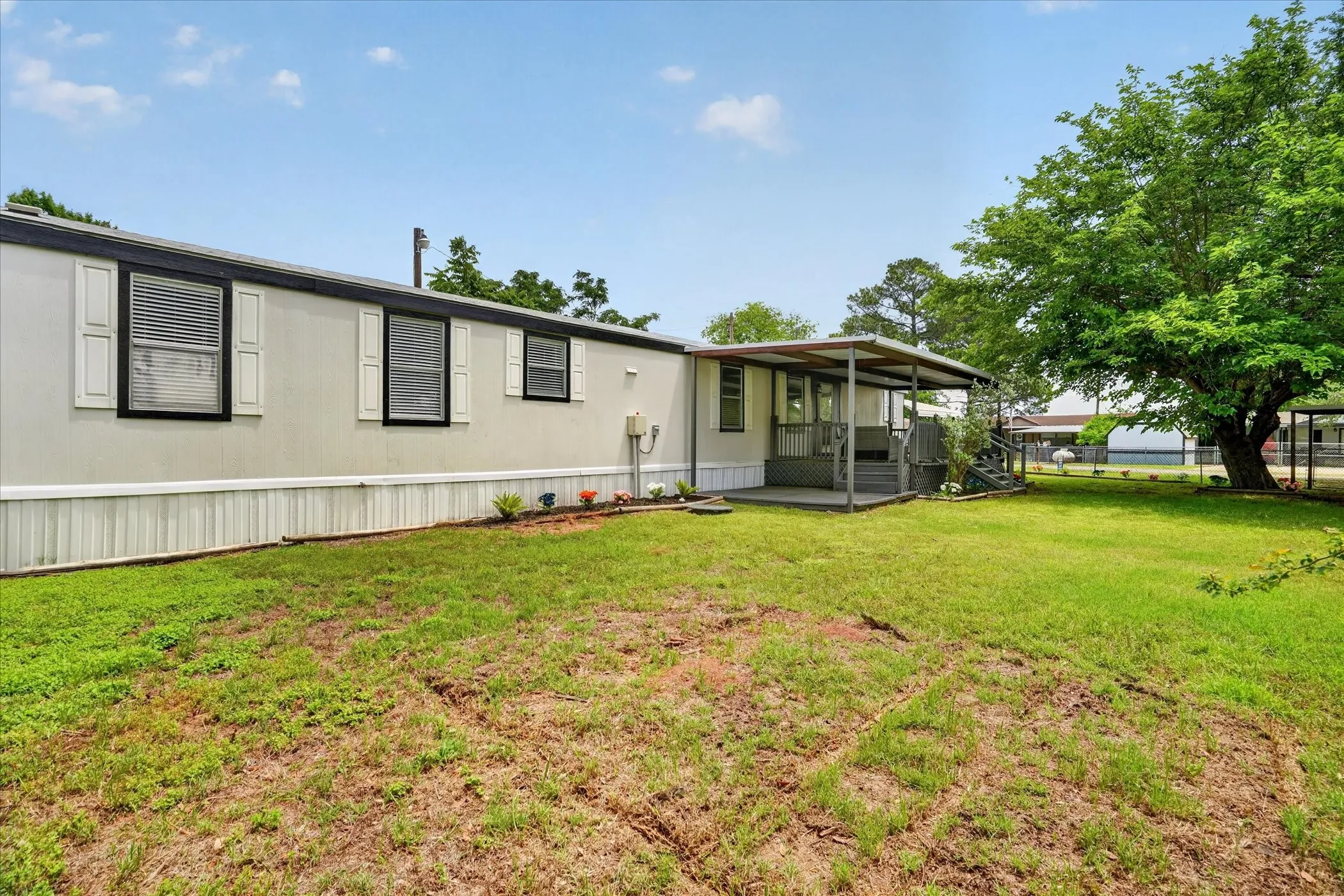 Mobile Home For Sale in Hood County , 4434 Wildwood Circle, Granbury, Texas 76049, 3 Bedroom, 2 Bathroom, Garage spaces, 1,330 Sqft, built in 2000, Preowned, mls#21248513, Real Estate Agent in Granbury, Homes For Sale in Hood county, Homes For Sale in Granbury, Realtor in Granbury Texas, Real Estate Brokerage Independent Realty Texas, Luminita Cordes Realtor
