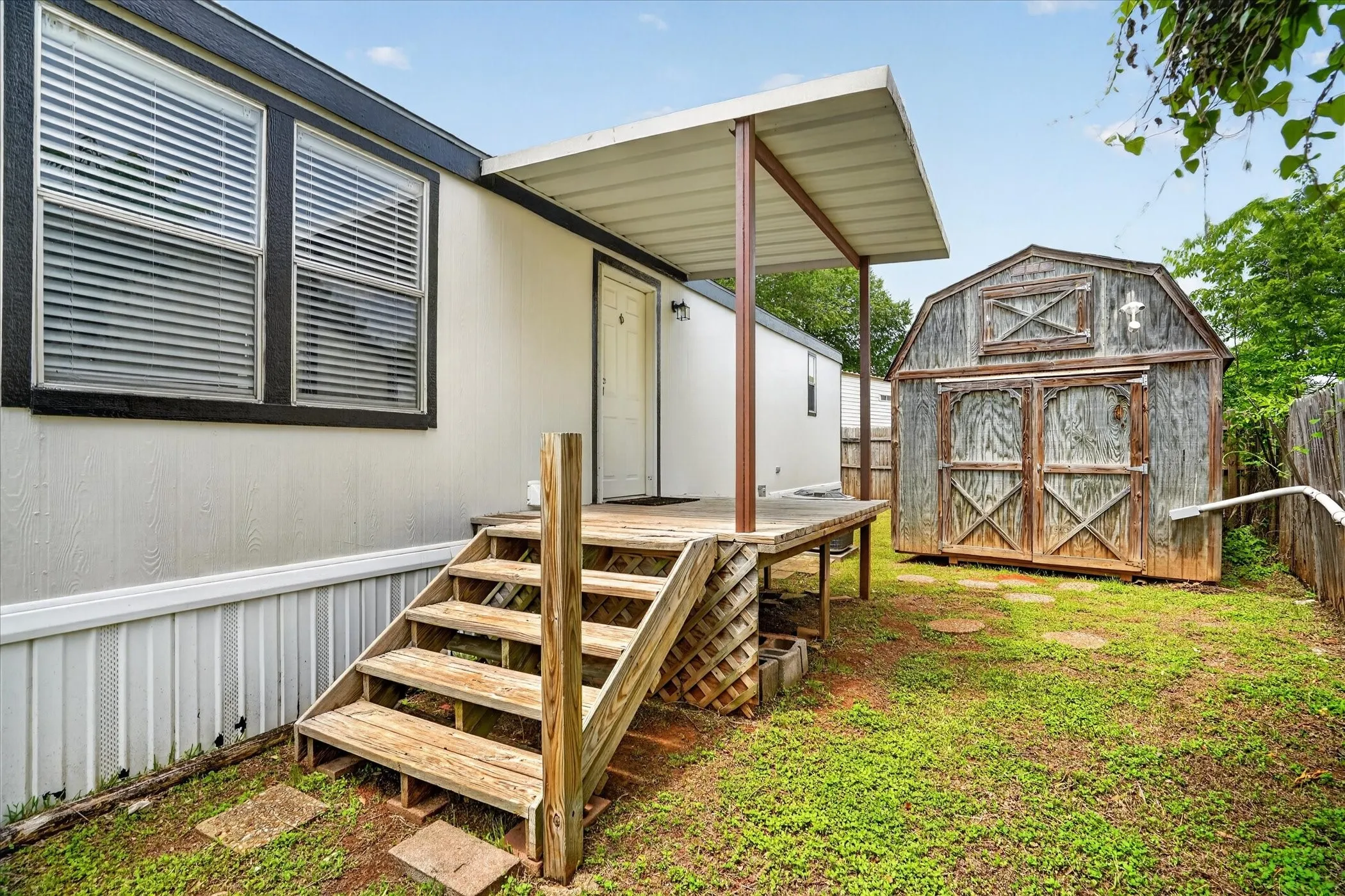 Mobile Home For Sale in Hood County , 4434 Wildwood Circle, Granbury, Texas 76049, 3 Bedroom, 2 Bathroom, Garage spaces, 1,330 Sqft, built in 2000, Preowned, mls#21248513, Real Estate Agent in Granbury, Homes For Sale in Hood county, Homes For Sale in Granbury, Realtor in Granbury Texas, Real Estate Brokerage Independent Realty Texas, Luminita Cordes Realtor