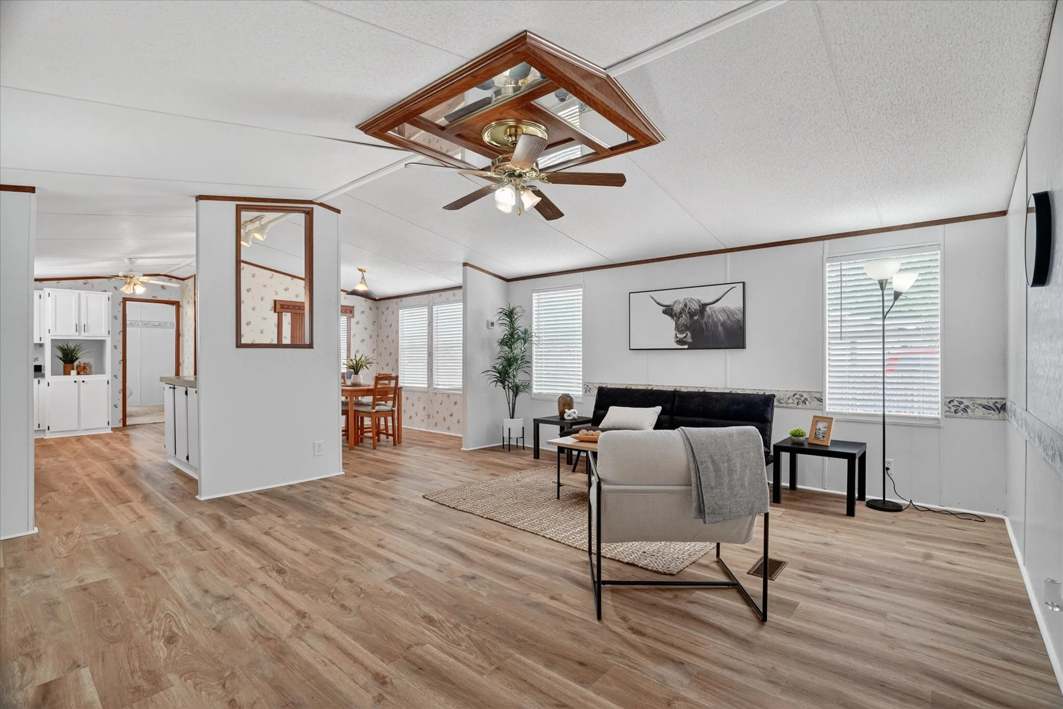 Mobile Home For Sale in Hood County , 4434 Wildwood Circle, Granbury, Texas 76049, 3 Bedroom, 2 Bathroom, Garage spaces, 1,330 Sqft, built in 2000, Preowned, mls#21248513, Real Estate Agent in Granbury, Homes For Sale in Hood county, Homes For Sale in Granbury, Realtor in Granbury Texas, Real Estate Brokerage Independent Realty Texas, Luminita Cordes Realtor