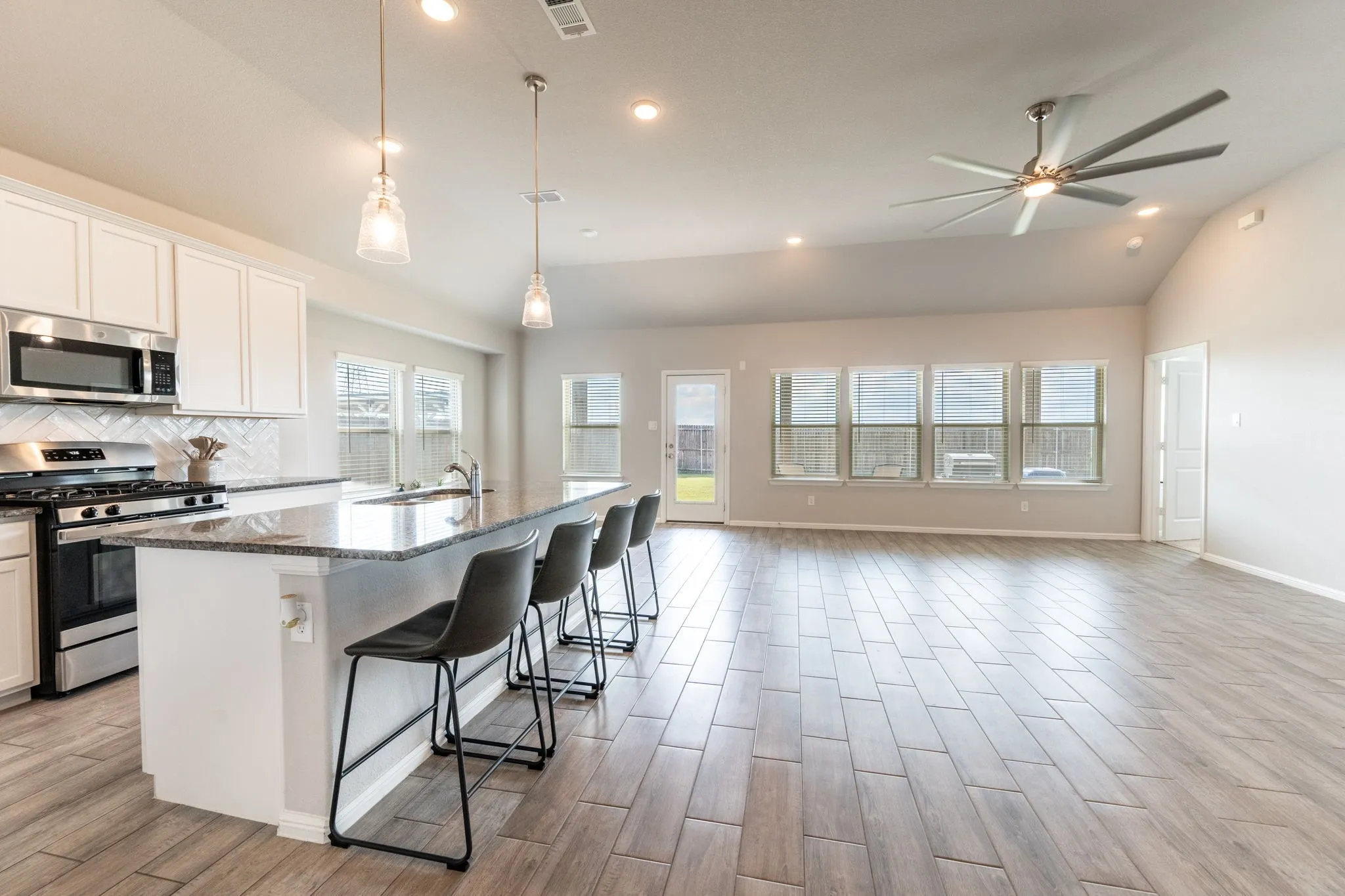 Single Family Residence For Sale in Hunt County , 5448 Agalinis Avenue, Royse City, Texas 75189, 4 Bedroom, 3 Bathroom, 2 Garage spaces, 2,484 Sqft, built in 2022, Preowned, mls#21250103, Real Estate Agent in Royse City, Homes For Sale in Hunt county, Homes For Sale in Royse City, Realtor in Royse City Texas, Real Estate Brokerage Independent Realty Texas, Luminita Cordes Realtor