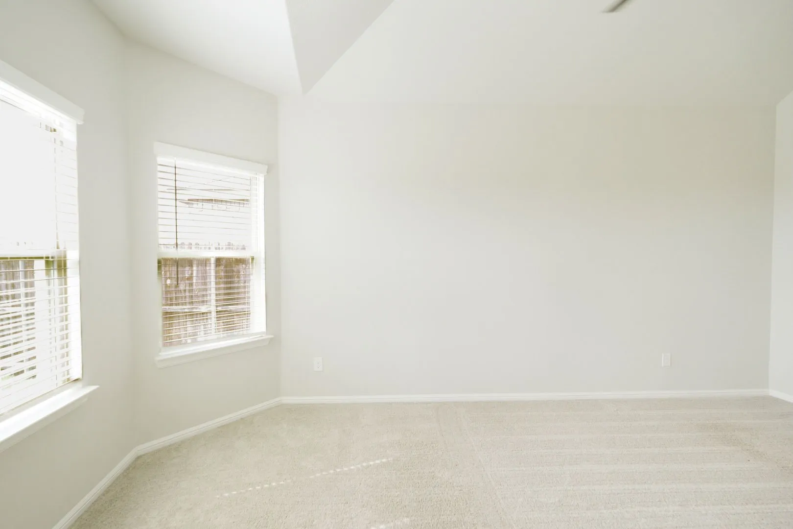 Single Family Residence For Sale in Hunt County , 5448 Agalinis Avenue, Royse City, Texas 75189, 4 Bedroom, 3 Bathroom, 2 Garage spaces, 2,484 Sqft, built in 2022, Preowned, mls#21250103, Real Estate Agent in Royse City, Homes For Sale in Hunt county, Homes For Sale in Royse City, Realtor in Royse City Texas, Real Estate Brokerage Independent Realty Texas, Luminita Cordes Realtor
