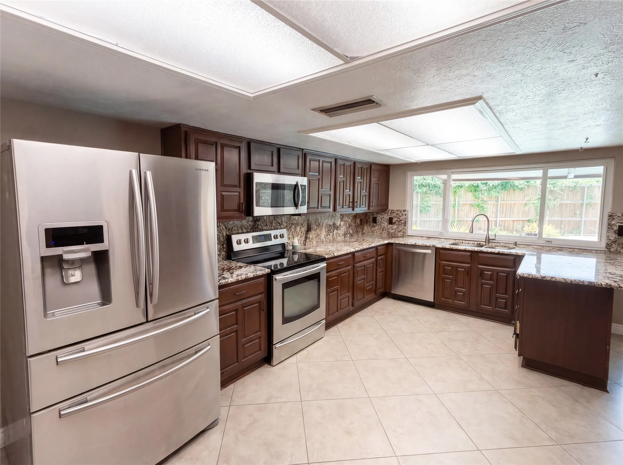 Single Family Residence For Sale in Collin County , 6302 Zanes Court, Plano, Texas 75023, 3 Bedroom, 2 Bathroom, 2 Garage spaces, 1,781 Sqft, built in 1978, mls#21250594, Real Estate Agent in Plano, Homes For Sale in Collin county, Homes For Sale in Plano, Realtor in Plano Texas, Real Estate Brokerage Independent Realty Texas, Luminita Cordes Realtor