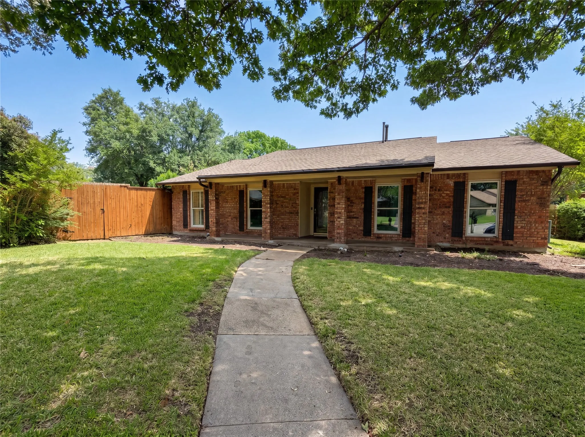 Single Family Residence For Sale in Collin County , 6302 Zanes Court, Plano, Texas 75023, 3 Bedroom, 2 Bathroom, 2 Garage spaces, 1,781 Sqft, built in 1978, mls#21250594, Real Estate Agent in Plano, Homes For Sale in Collin county, Homes For Sale in Plano, Realtor in Plano Texas, Real Estate Brokerage Independent Realty Texas, Luminita Cordes Realtor
