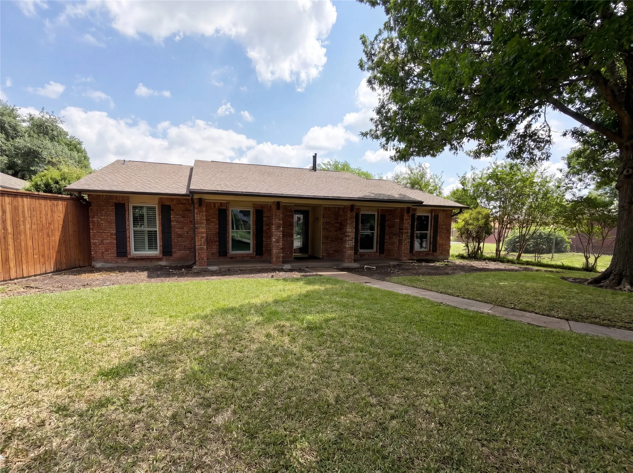 Single Family Residence For Sale in Collin County , 6302 Zanes Court, Plano, Texas 75023, 3 Bedroom, 2 Bathroom, 2 Garage spaces, 1,781 Sqft, built in 1978, mls#21250594, Real Estate Agent in Plano, Homes For Sale in Collin county, Homes For Sale in Plano, Realtor in Plano Texas, Real Estate Brokerage Independent Realty Texas, Luminita Cordes Realtor