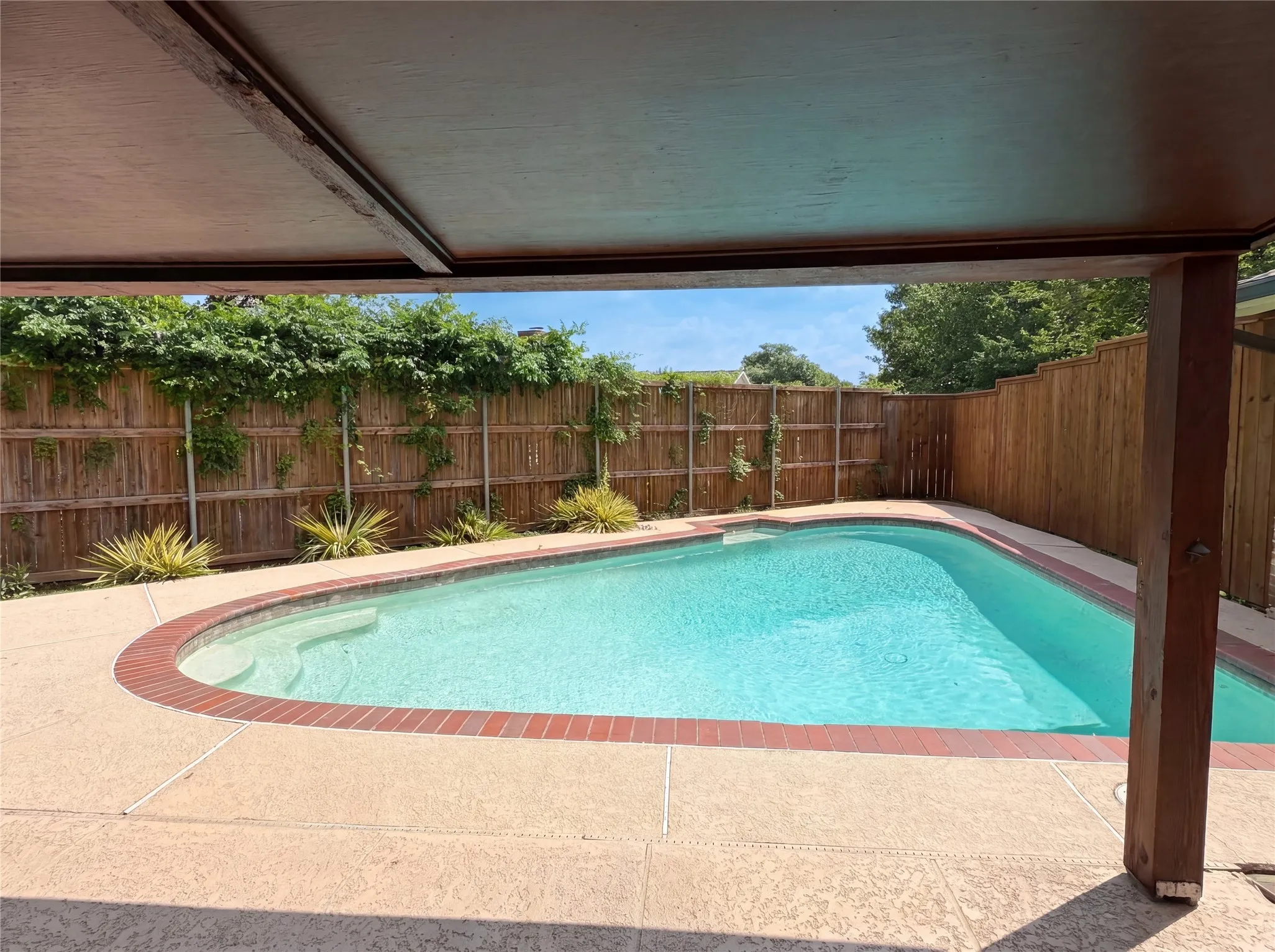 Single Family Residence For Sale in Collin County , 6302 Zanes Court, Plano, Texas 75023, 3 Bedroom, 2 Bathroom, 2 Garage spaces, 1,781 Sqft, built in 1978, mls#21250594, Real Estate Agent in Plano, Homes For Sale in Collin county, Homes For Sale in Plano, Realtor in Plano Texas, Real Estate Brokerage Independent Realty Texas, Luminita Cordes Realtor