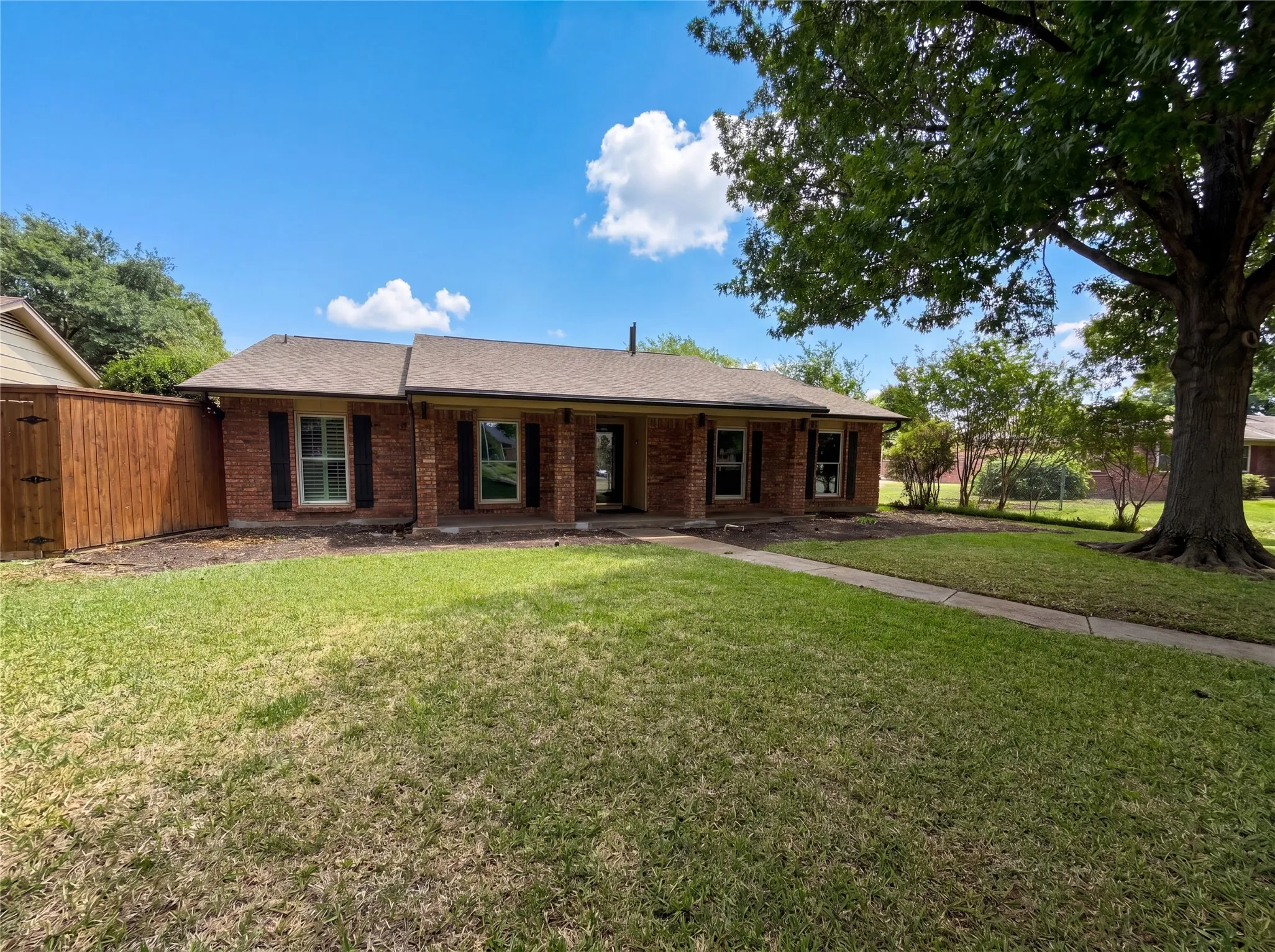 Single Family Residence For Sale in Collin County , 6302 Zanes Court, Plano, Texas 75023, 3 Bedroom, 2 Bathroom, 2 Garage spaces, 1,781 Sqft, built in 1978, mls#21250594, Real Estate Agent in Plano, Homes For Sale in Collin county, Homes For Sale in Plano, Realtor in Plano Texas, Real Estate Brokerage Independent Realty Texas, Luminita Cordes Realtor