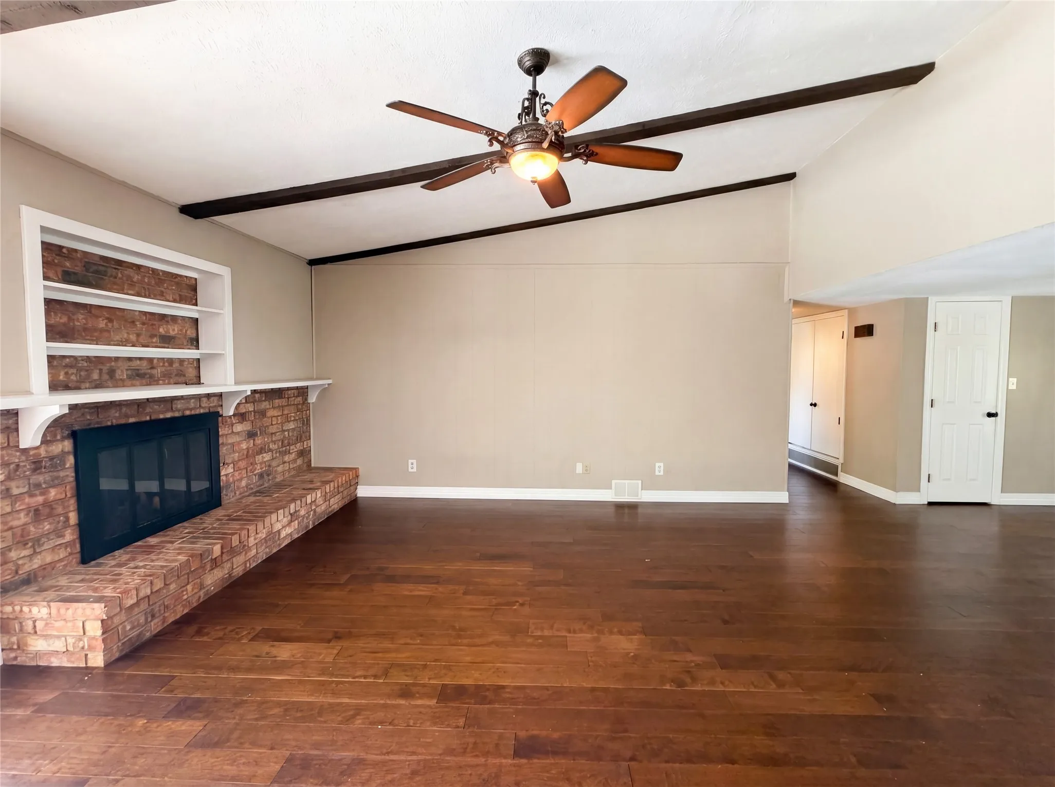 Single Family Residence For Sale in Collin County , 6302 Zanes Court, Plano, Texas 75023, 3 Bedroom, 2 Bathroom, 2 Garage spaces, 1,781 Sqft, built in 1978, mls#21250594, Real Estate Agent in Plano, Homes For Sale in Collin county, Homes For Sale in Plano, Realtor in Plano Texas, Real Estate Brokerage Independent Realty Texas, Luminita Cordes Realtor