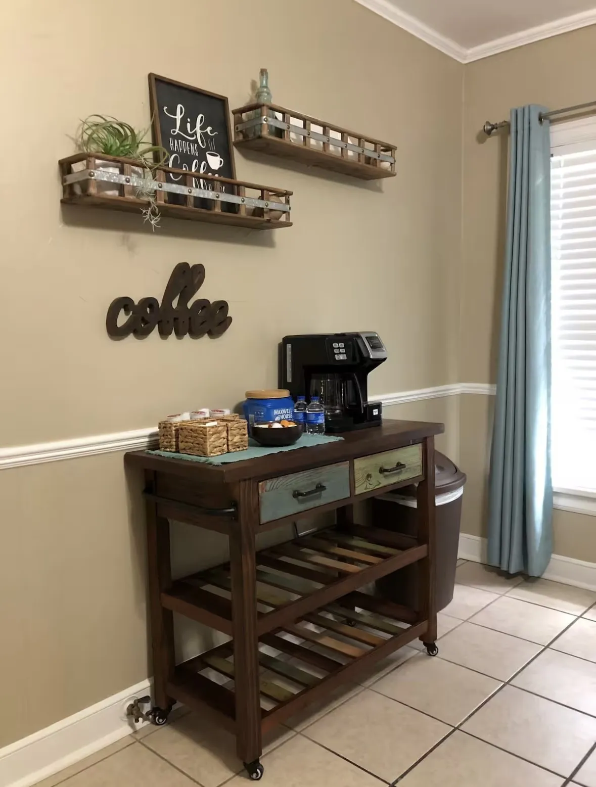 Coffee nook in the separate dining area.