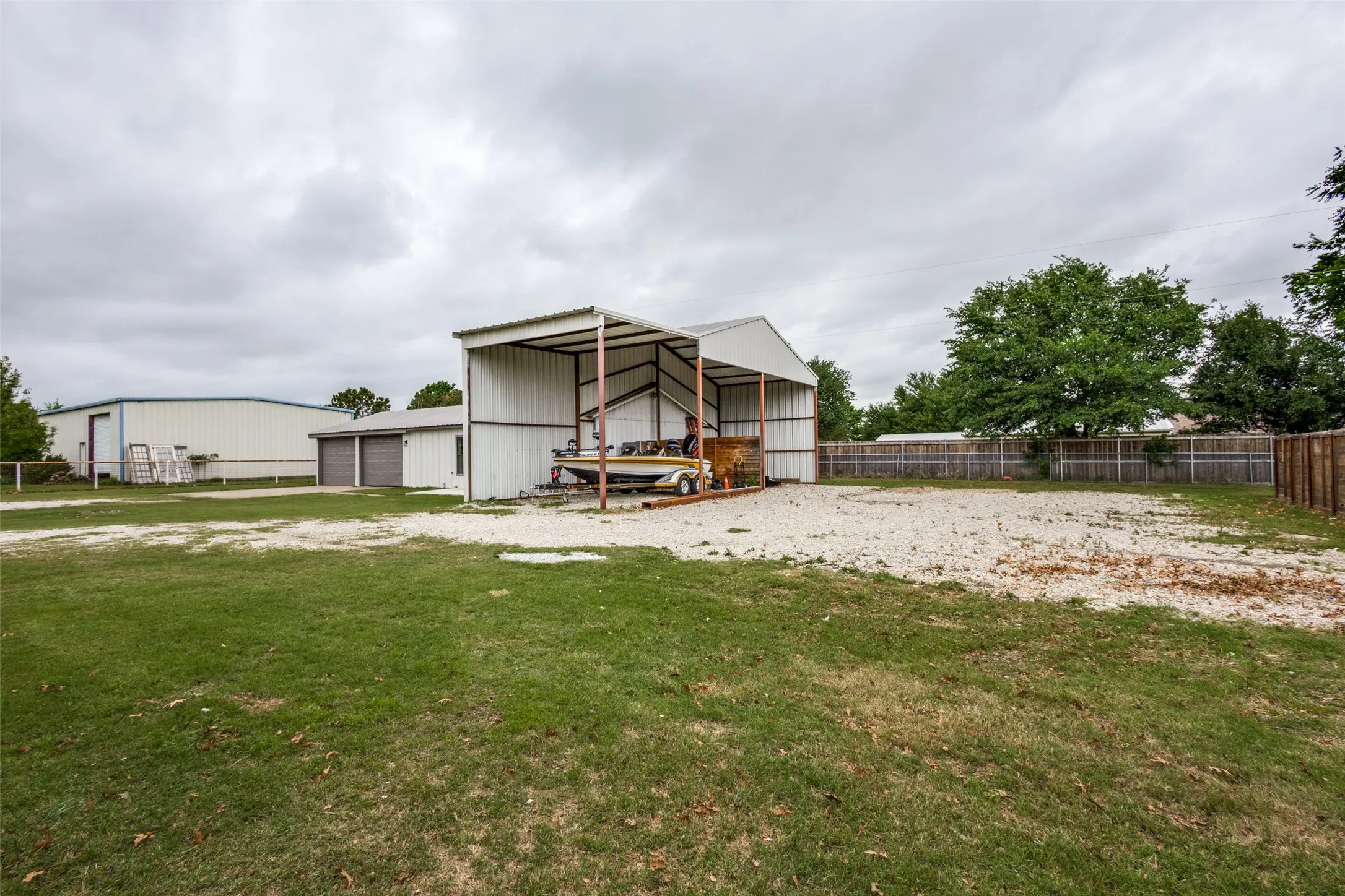 Metal carport structure providing covered parking