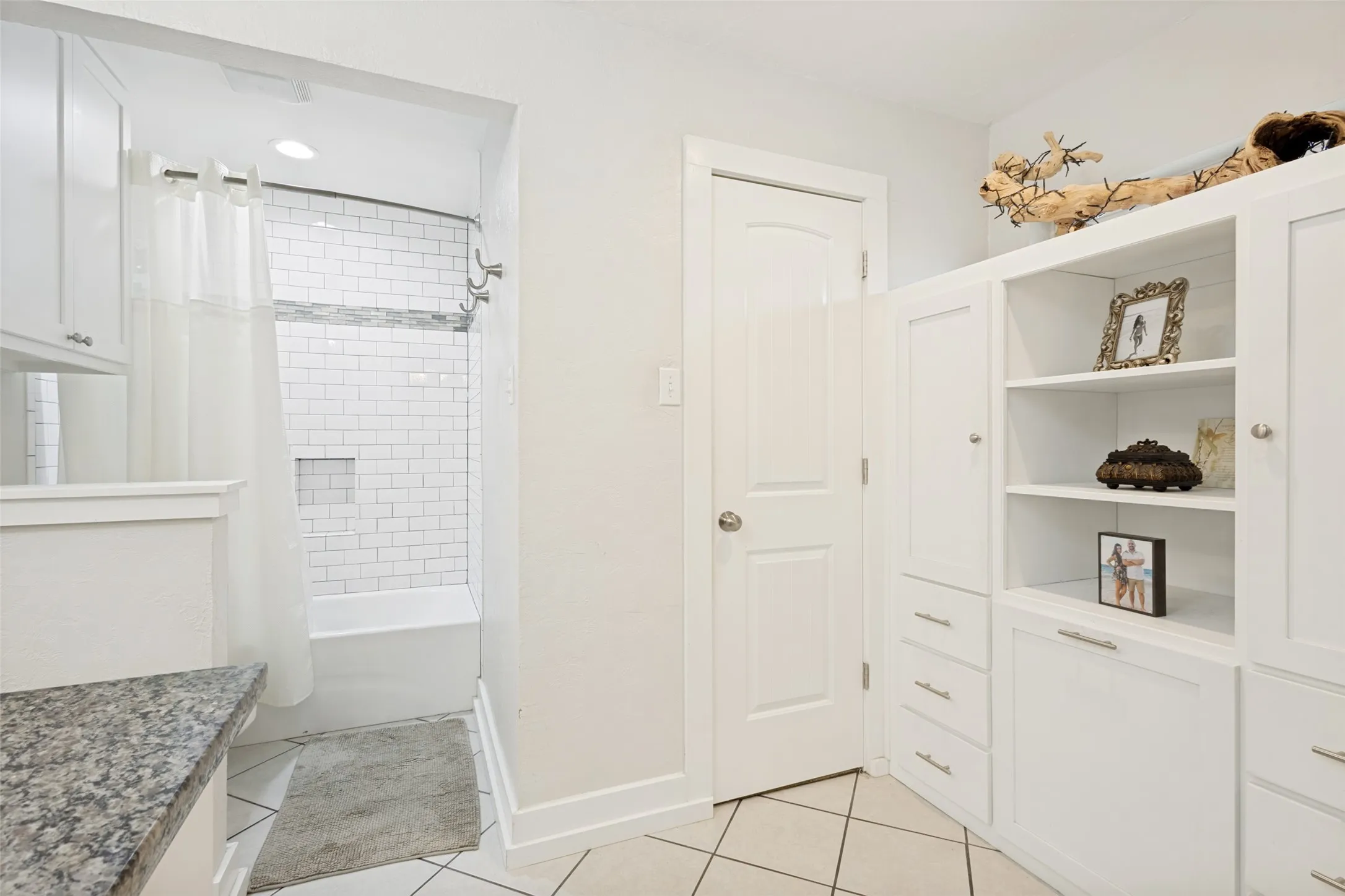 White subway tile shower surround with a built-in niche