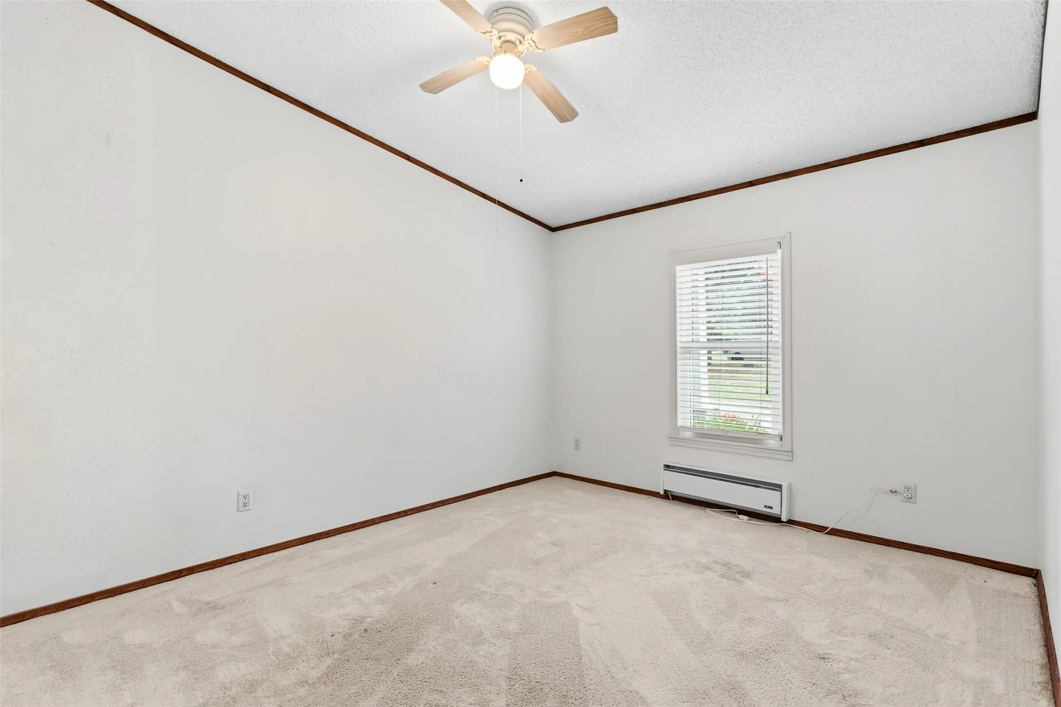 Single Family Residence For Sale in Smith County , 7398 County Road 334, Tyler, Texas 75708, 3 Bedroom, 2 Bathroom, Garage spaces, 1,848 Sqft, built in 1997, Preowned, mls#21237643, Real Estate Agent in Tyler, Homes For Sale in Smith county, Homes For Sale in Tyler, Realtor in Tyler Texas, Real Estate Brokerage Independent Realty Texas, Luminita Cordes Realtor