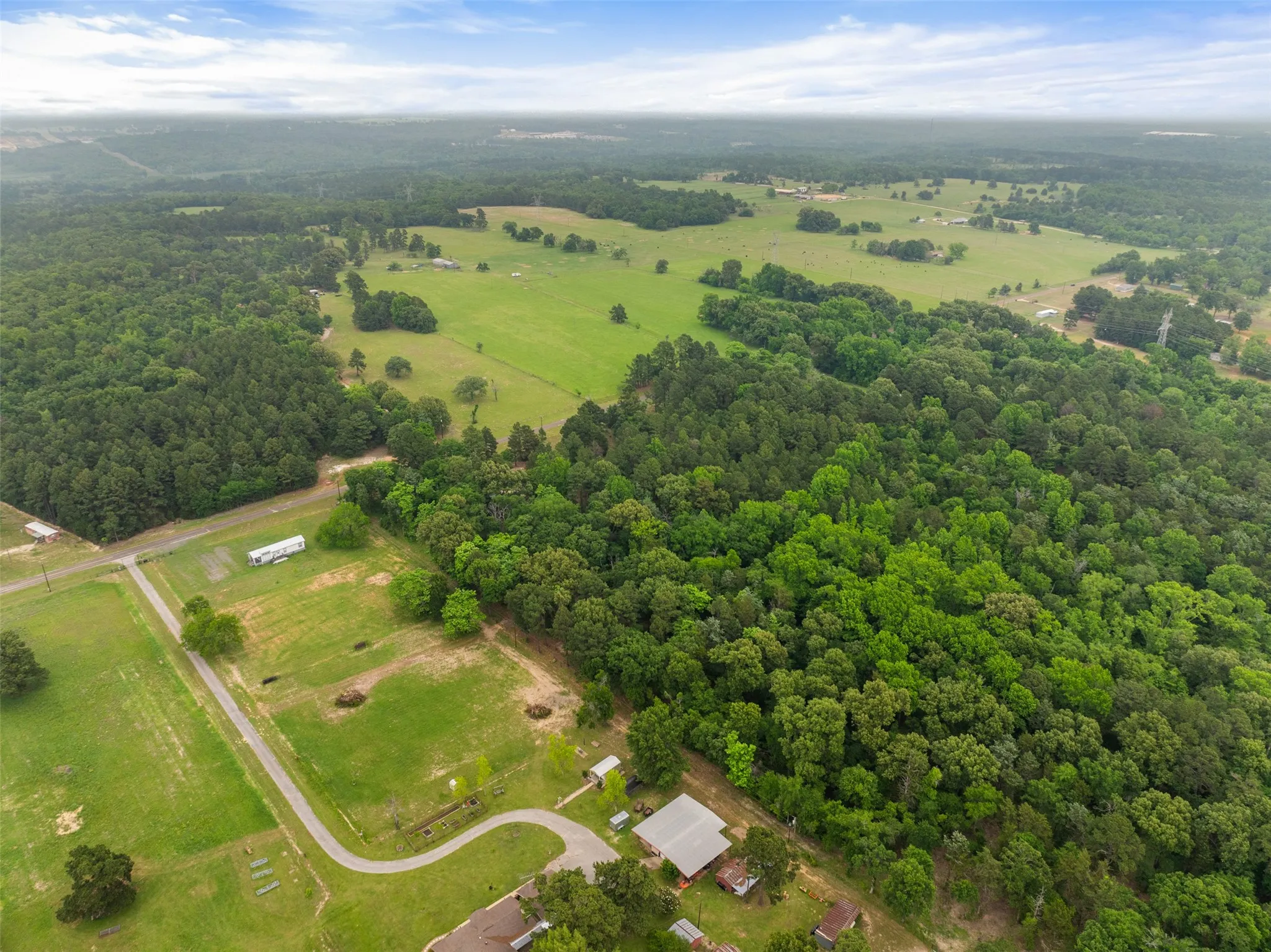 Single Family Residence For Sale in Smith County , 7398 County Road 334, Tyler, Texas 75708, 3 Bedroom, 2 Bathroom, Garage spaces, 1,848 Sqft, built in 1997, Preowned, mls#21237643, Real Estate Agent in Tyler, Homes For Sale in Smith county, Homes For Sale in Tyler, Realtor in Tyler Texas, Real Estate Brokerage Independent Realty Texas, Luminita Cordes Realtor