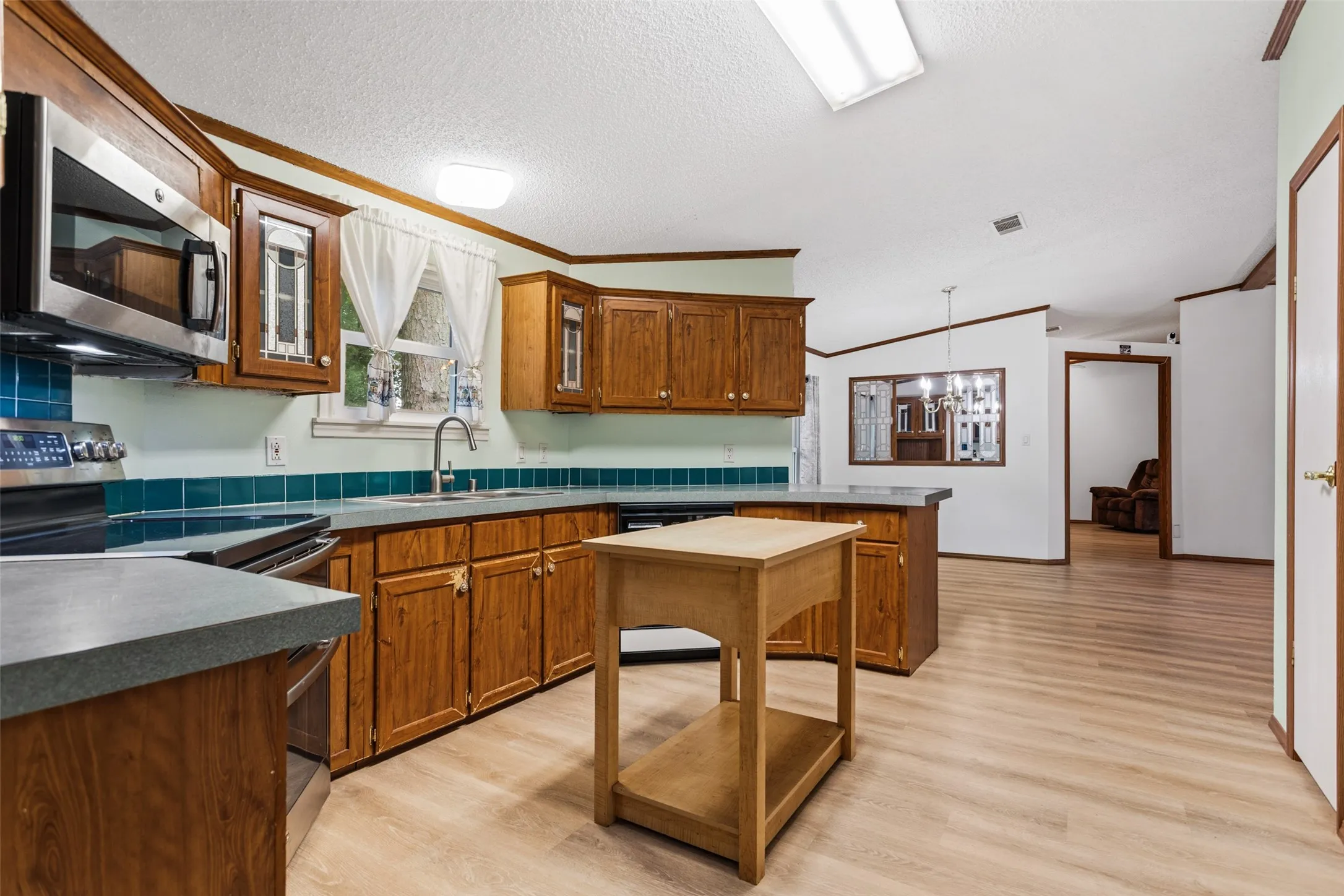 Single Family Residence For Sale in Smith County , 7398 County Road 334, Tyler, Texas 75708, 3 Bedroom, 2 Bathroom, Garage spaces, 1,848 Sqft, built in 1997, Preowned, mls#21237643, Real Estate Agent in Tyler, Homes For Sale in Smith county, Homes For Sale in Tyler, Realtor in Tyler Texas, Real Estate Brokerage Independent Realty Texas, Luminita Cordes Realtor