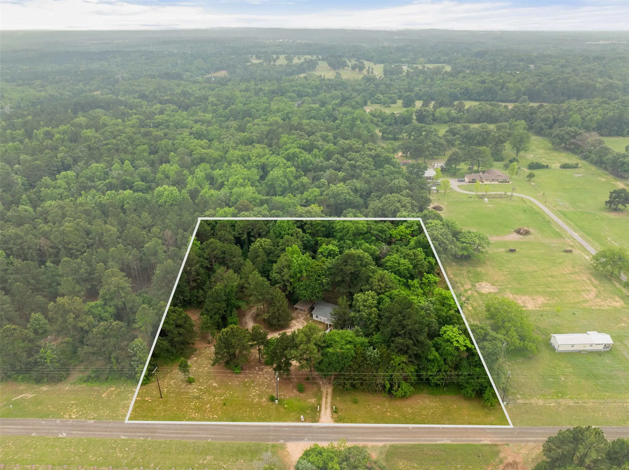 Single Family Residence For Sale in Smith County , 7398 County Road 334, Tyler, Texas 75708, 3 Bedroom, 2 Bathroom, Garage spaces, 1,848 Sqft, built in 1997, Preowned, mls#21237643, Real Estate Agent in Tyler, Homes For Sale in Smith county, Homes For Sale in Tyler, Realtor in Tyler Texas, Real Estate Brokerage Independent Realty Texas, Luminita Cordes Realtor