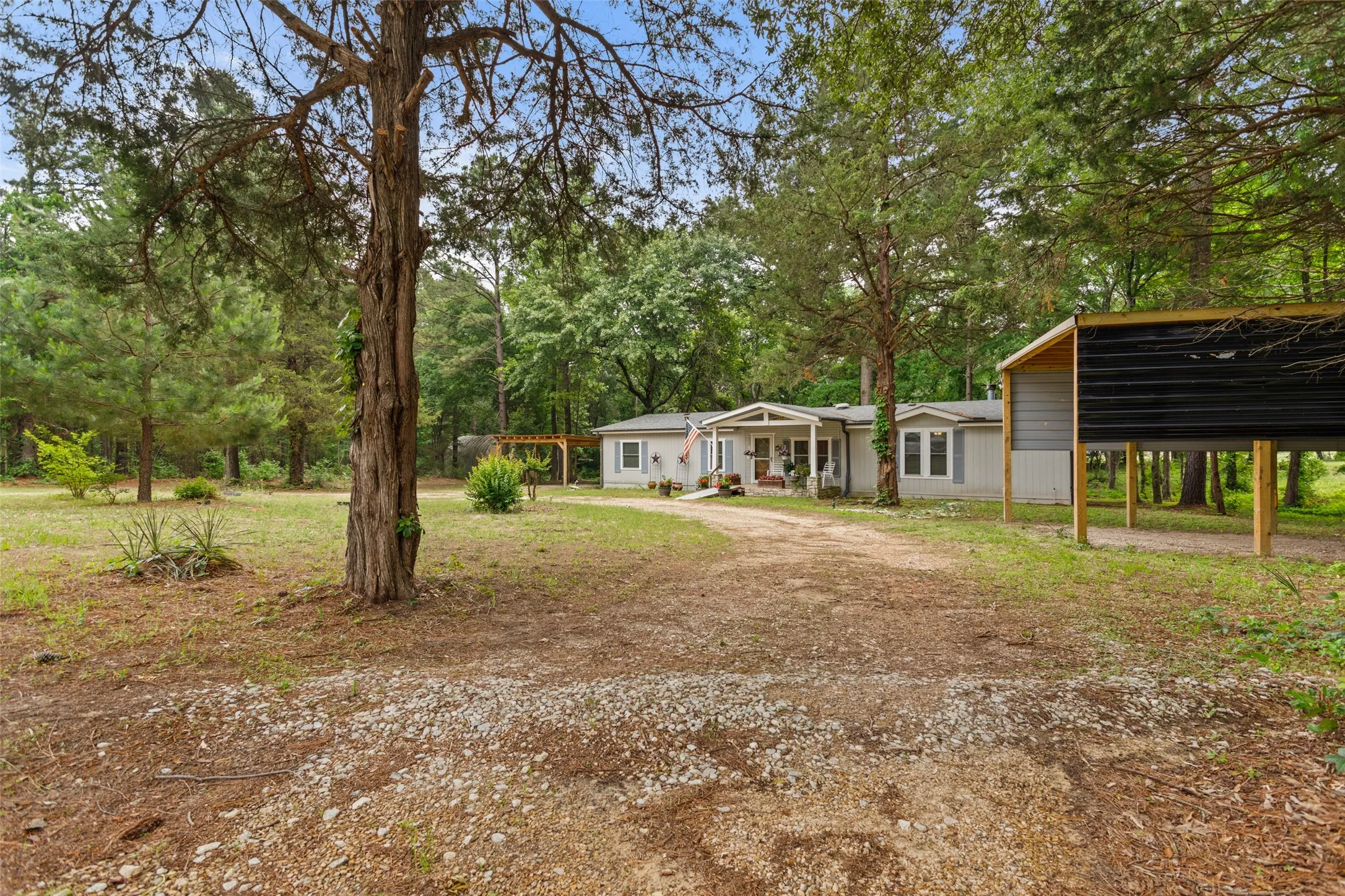 Single Family Residence For Sale in Smith County , 7398 County Road 334, Tyler, Texas 75708, 3 Bedroom, 2 Bathroom, Garage spaces, 1,848 Sqft, built in 1997, Preowned, mls#21237643, Real Estate Agent in Tyler, Homes For Sale in Smith county, Homes For Sale in Tyler, Realtor in Tyler Texas, Real Estate Brokerage Independent Realty Texas, Luminita Cordes Realtor