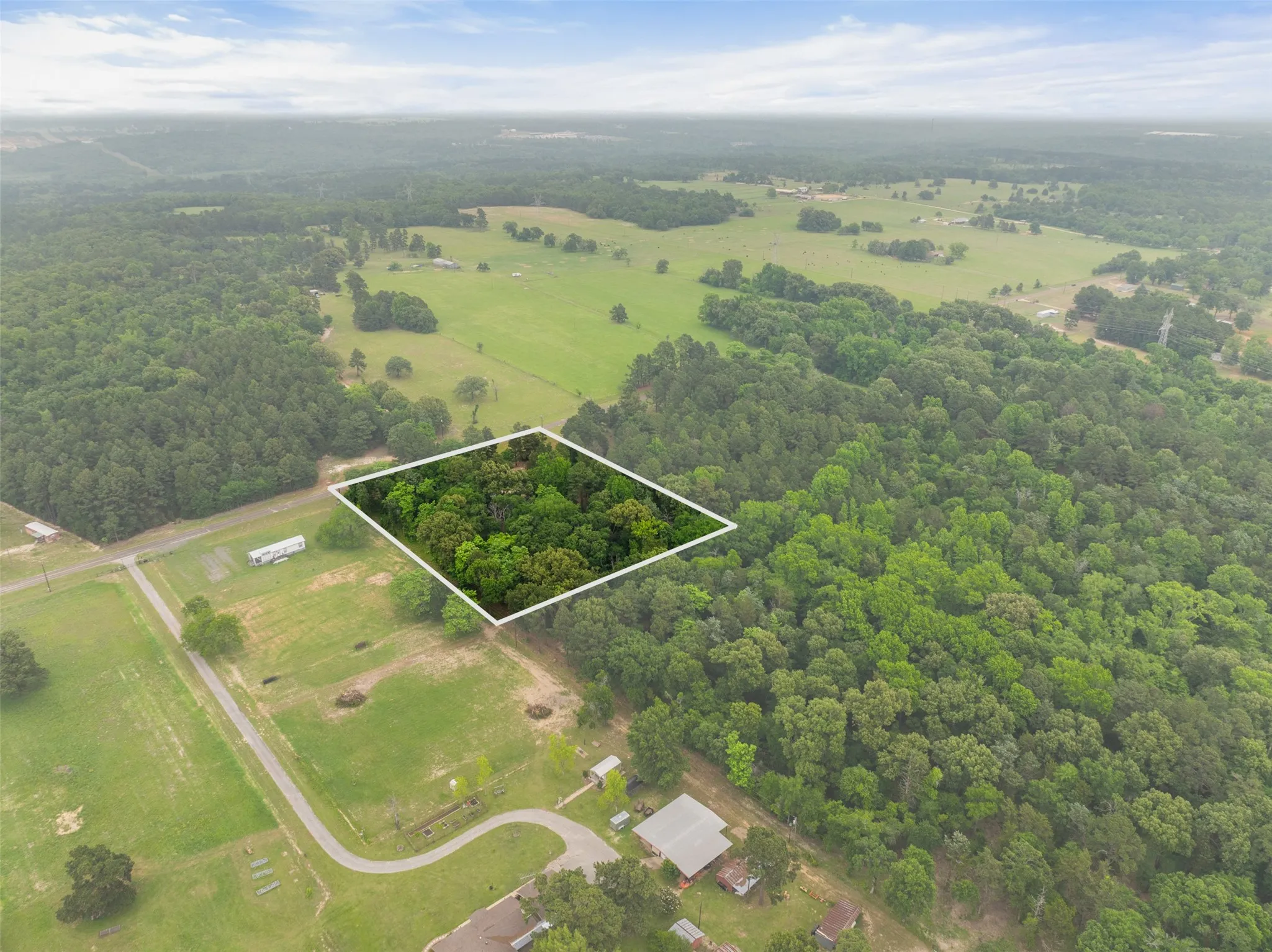 Single Family Residence For Sale in Smith County , 7398 County Road 334, Tyler, Texas 75708, 3 Bedroom, 2 Bathroom, Garage spaces, 1,848 Sqft, built in 1997, Preowned, mls#21237643, Real Estate Agent in Tyler, Homes For Sale in Smith county, Homes For Sale in Tyler, Realtor in Tyler Texas, Real Estate Brokerage Independent Realty Texas, Luminita Cordes Realtor