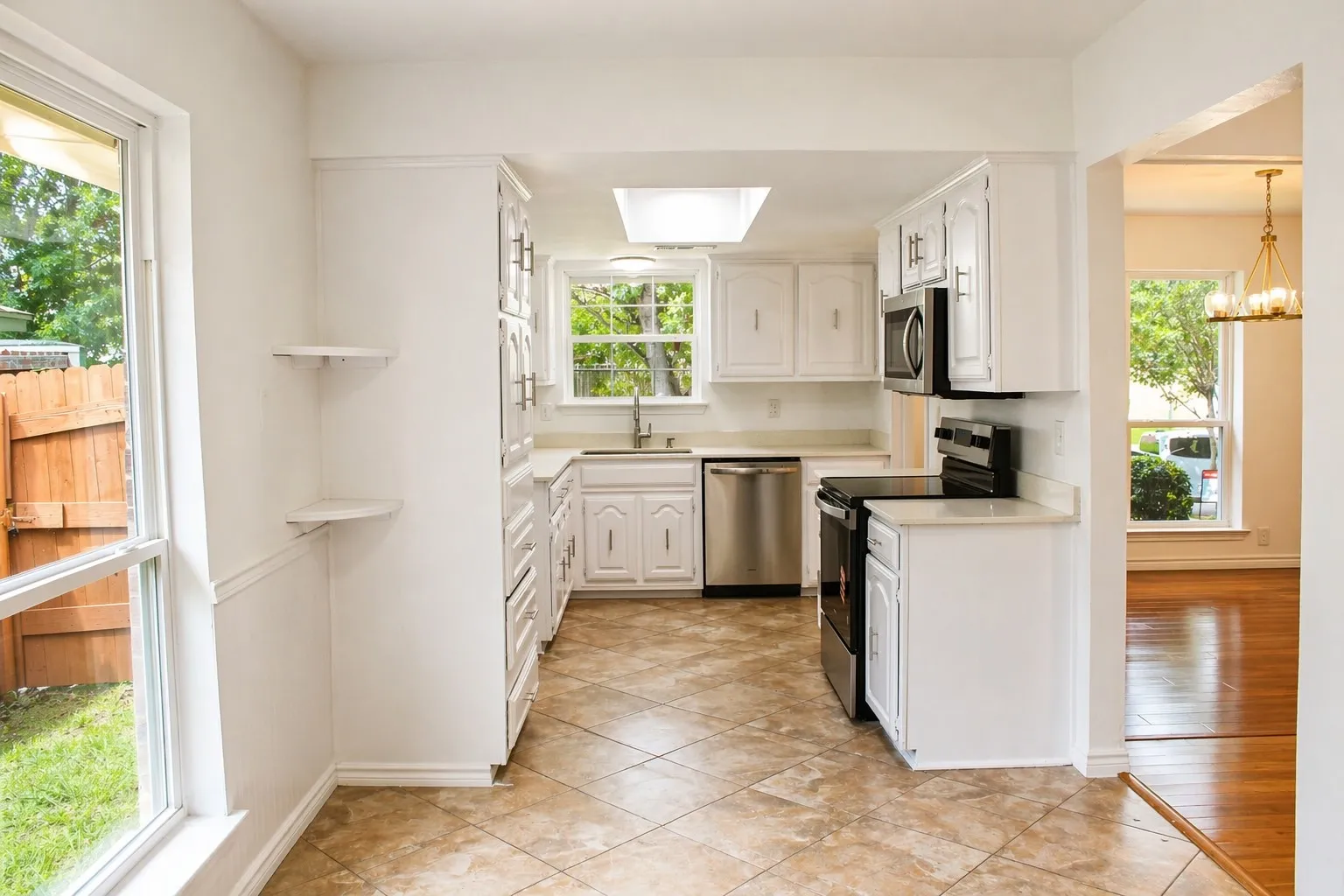 Single Family Residence For Sale in Dallas County , 4917 Willowhaven Circle, Garland, Texas 75043, 4 Bedroom, 2 Bathroom, 2 Garage spaces, 1,940 Sqft, built in 1980, mls#21250171, Real Estate Agent in Garland, Homes For Sale in Dallas county, Homes For Sale in Garland, Realtor in Garland Texas, Real Estate Brokerage Independent Realty Texas, Luminita Cordes Realtor