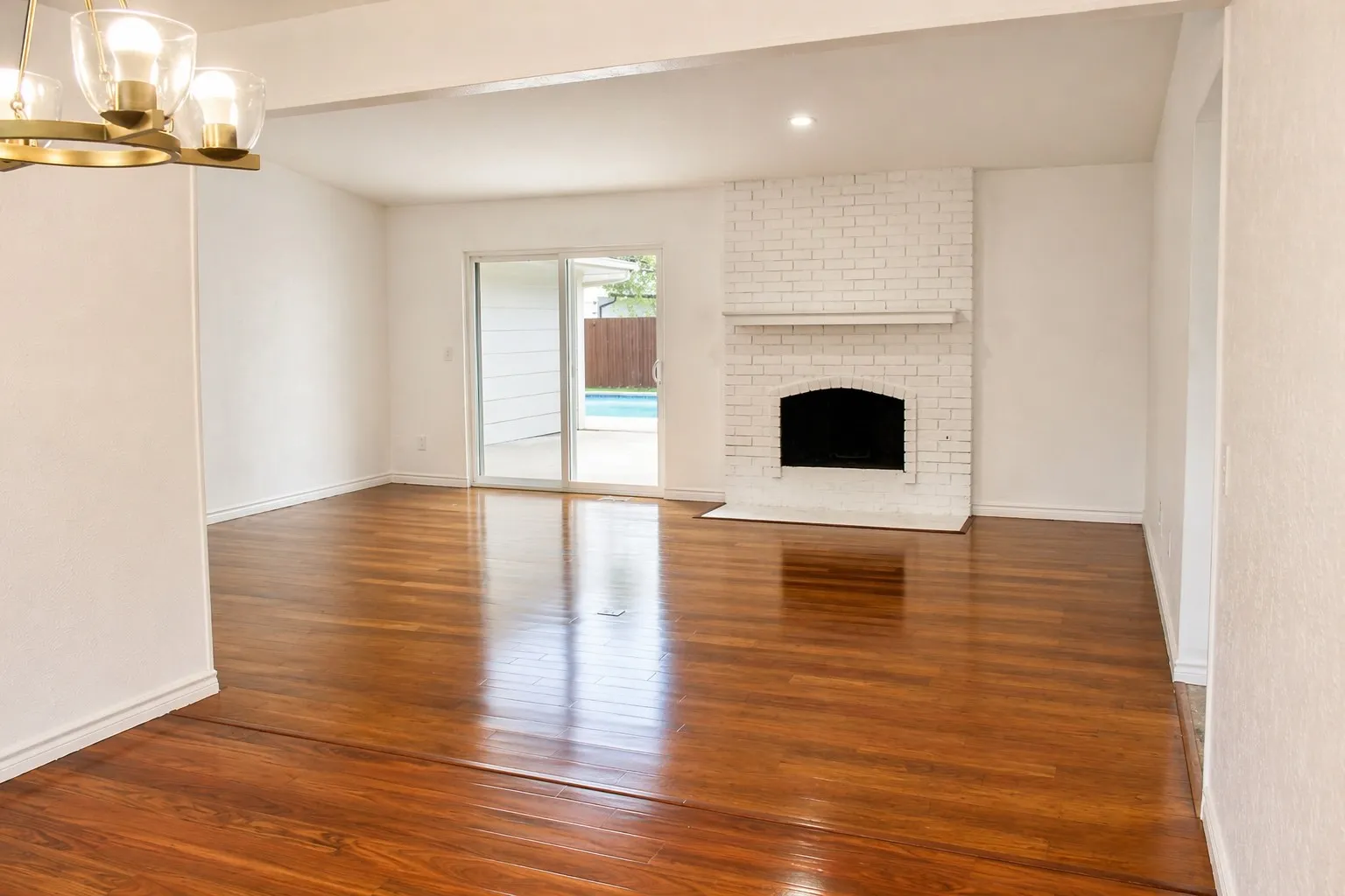 Single Family Residence For Sale in Dallas County , 4917 Willowhaven Circle, Garland, Texas 75043, 4 Bedroom, 2 Bathroom, 2 Garage spaces, 1,940 Sqft, built in 1980, mls#21250171, Real Estate Agent in Garland, Homes For Sale in Dallas county, Homes For Sale in Garland, Realtor in Garland Texas, Real Estate Brokerage Independent Realty Texas, Luminita Cordes Realtor
