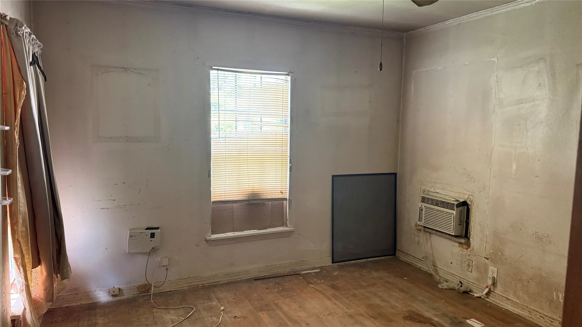 Single Family Residence For Sale in Dallas County , 2319 Kathleen Avenue, Dallas, Texas 75216, 3 Bedroom, 1 Bathroom, 1 Garage spaces, 904 Sqft, built in 1948, Preowned, mls#21250668, Real Estate Agent in Dallas, Homes For Sale in Dallas county, Homes For Sale in Dallas, Realtor in Dallas Texas, Real Estate Brokerage Independent Realty Texas, Luminita Cordes Realtor