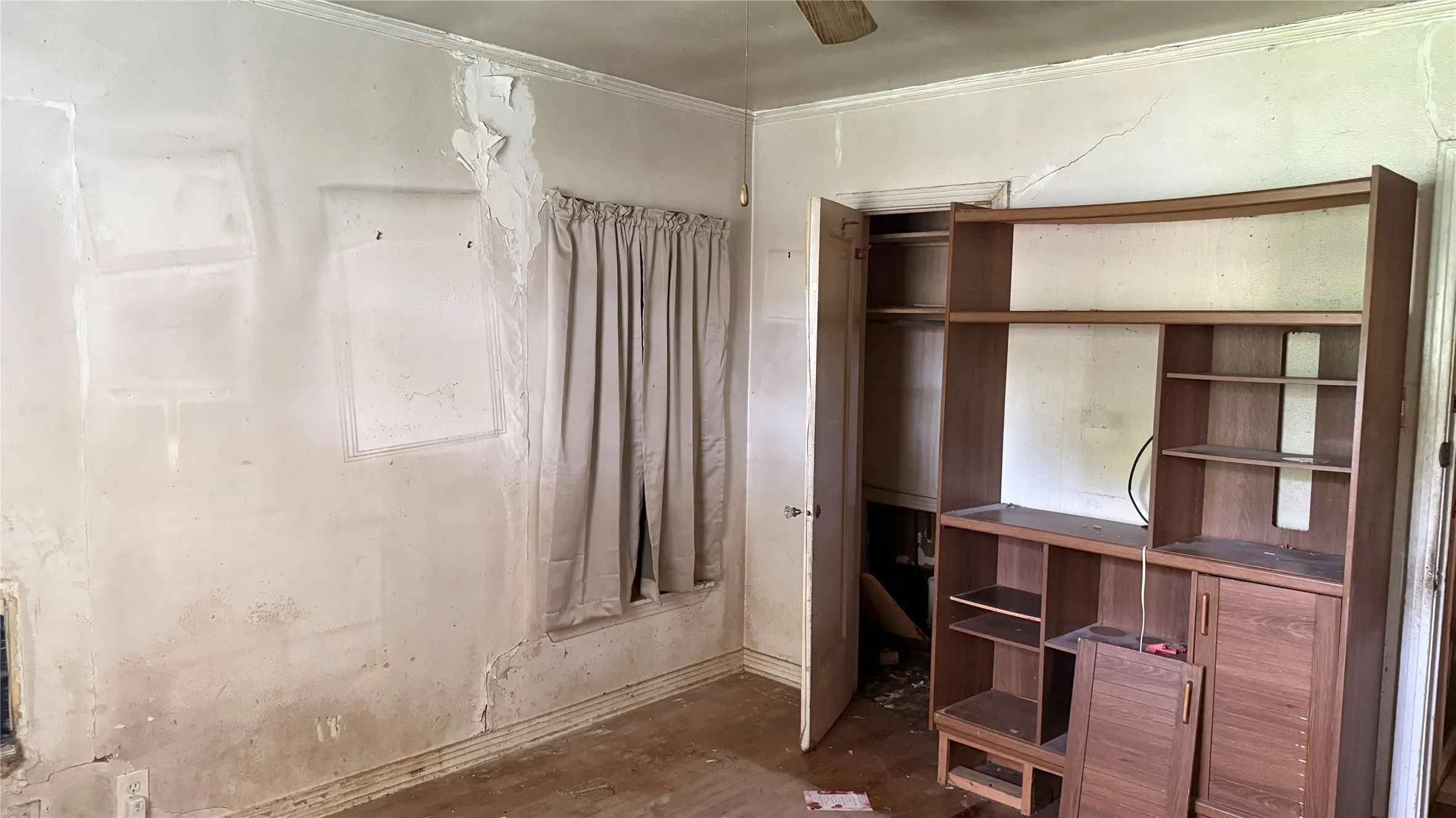 Single Family Residence For Sale in Dallas County , 2319 Kathleen Avenue, Dallas, Texas 75216, 3 Bedroom, 1 Bathroom, 1 Garage spaces, 904 Sqft, built in 1948, Preowned, mls#21250668, Real Estate Agent in Dallas, Homes For Sale in Dallas county, Homes For Sale in Dallas, Realtor in Dallas Texas, Real Estate Brokerage Independent Realty Texas, Luminita Cordes Realtor